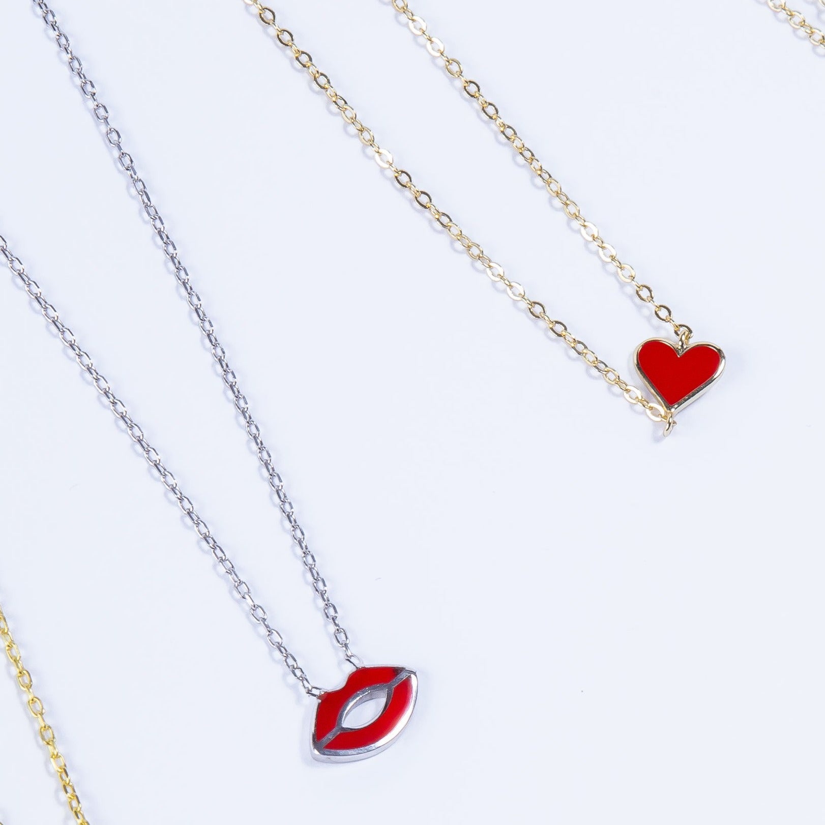 Collar Red Enamel Lips