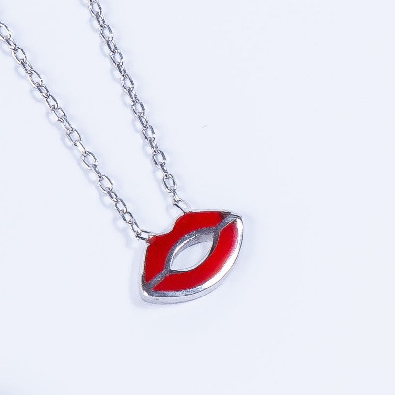 Collar Red Enamel Lips