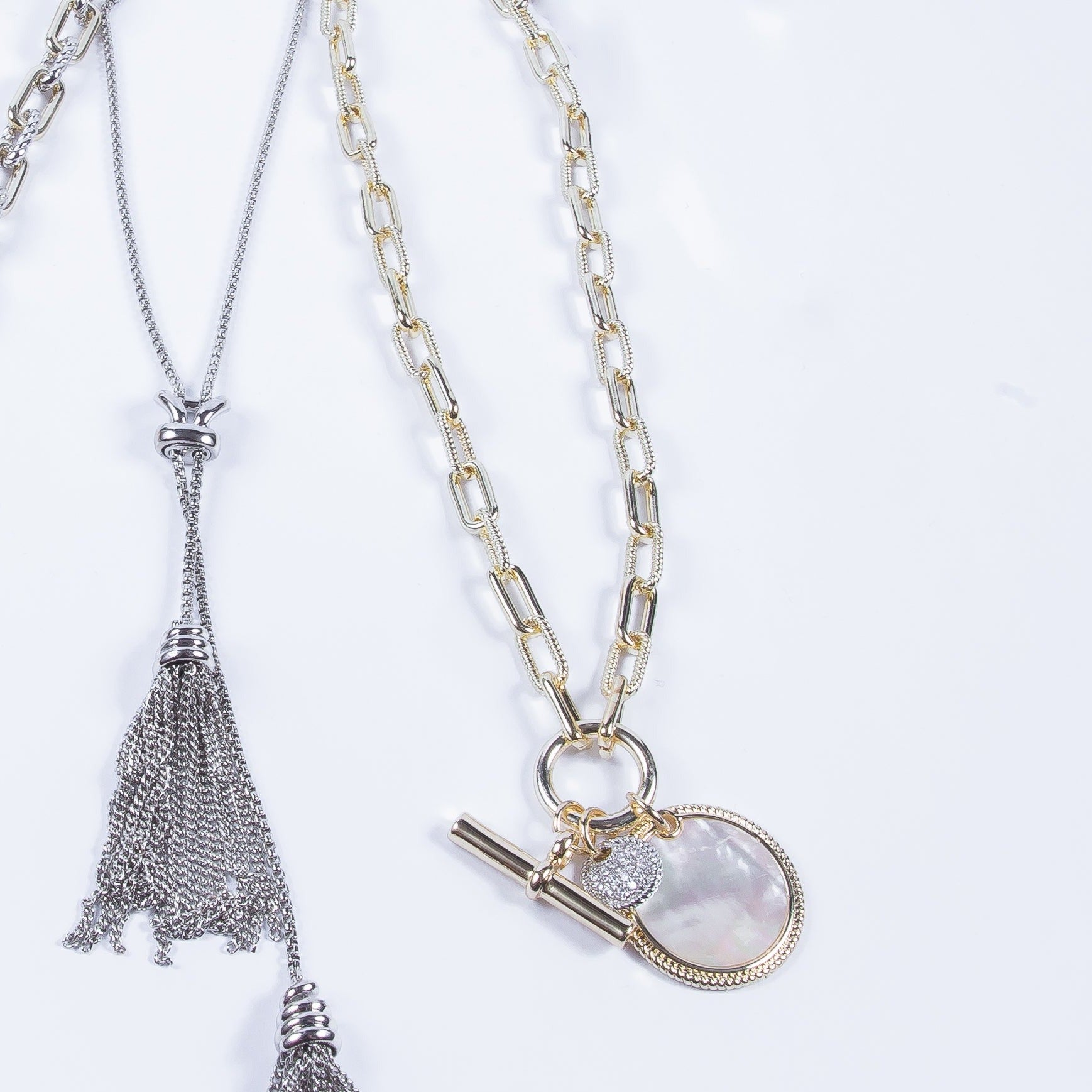 Collar Brassy MOP Round Pendant