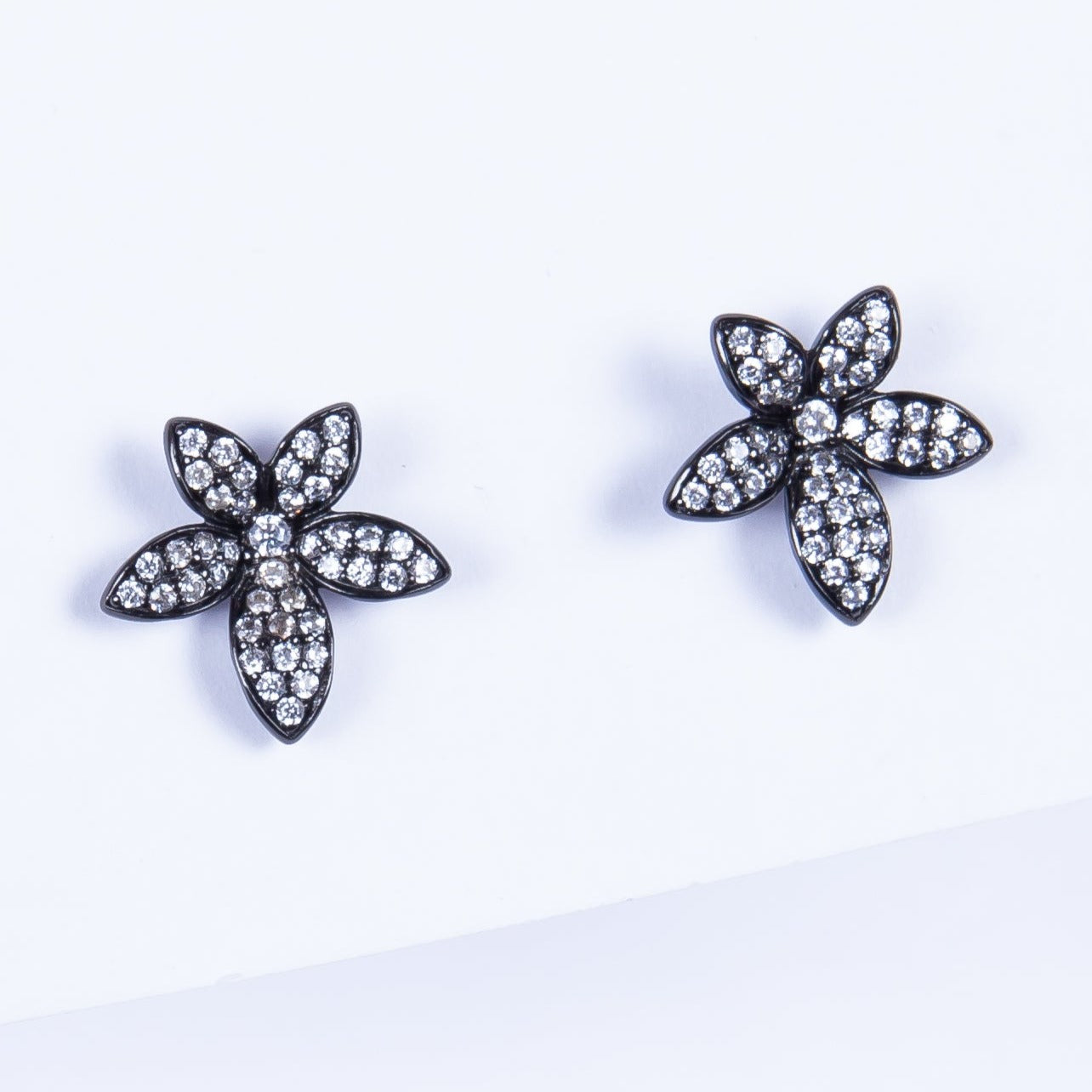 Aro Pewter Cz Daisy Flower Stud