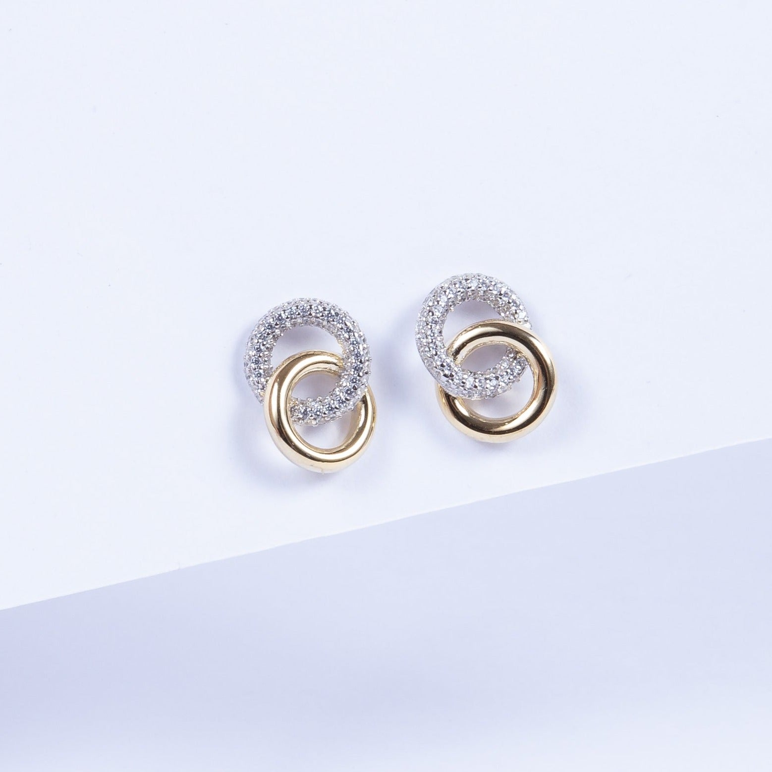 Aro Interlock Cz Y Gold Stud