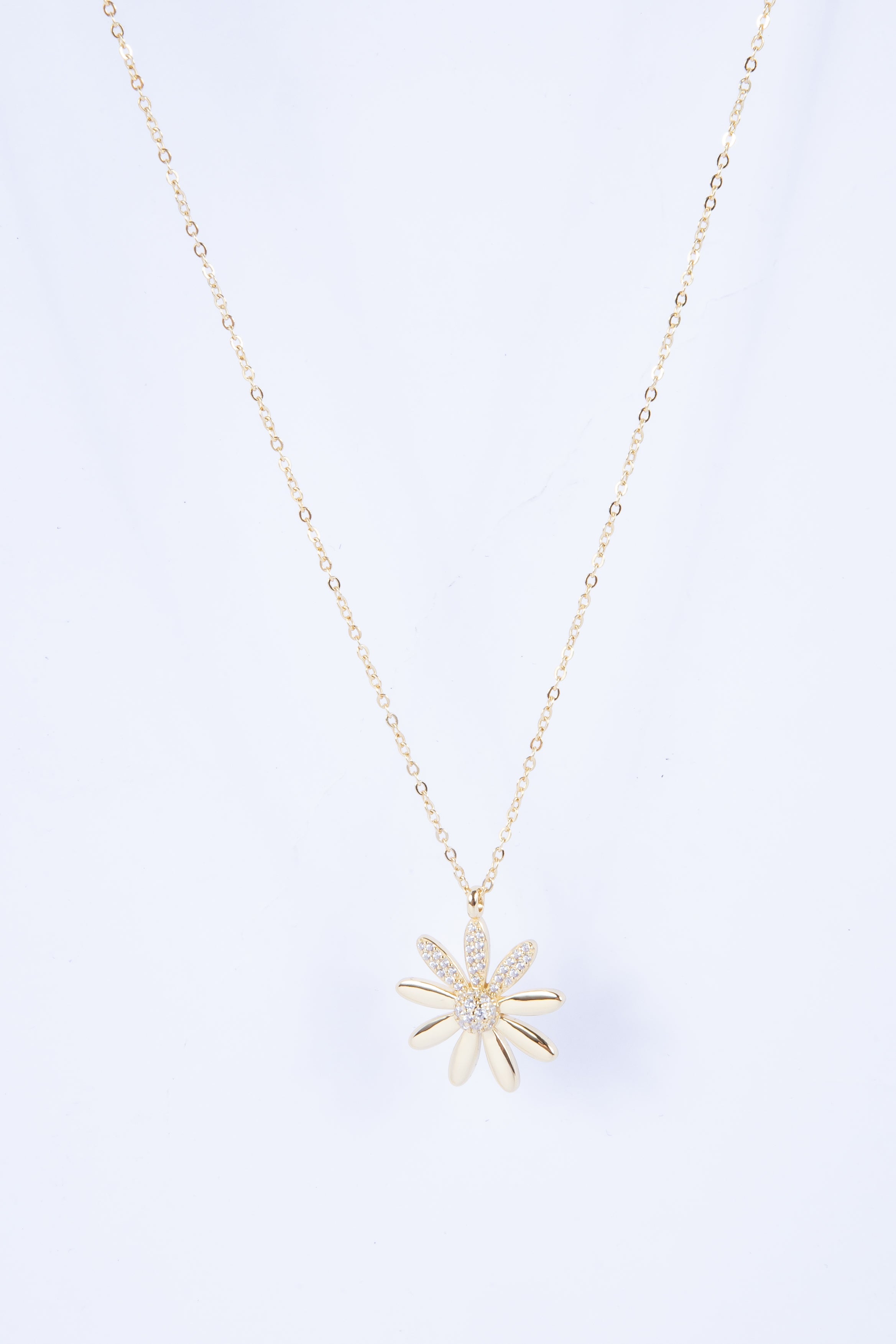 Collar 3 Cz Petal Flower