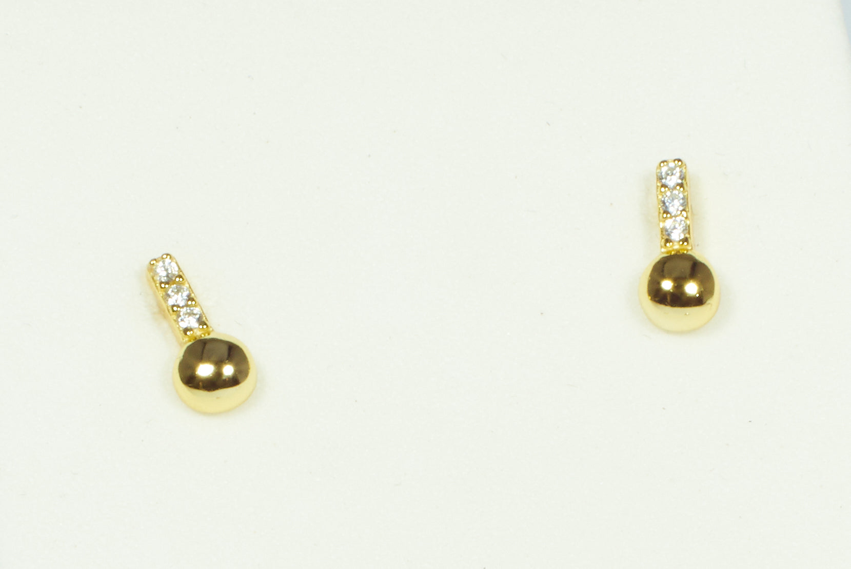 Aro Dot & Bar Cz Stud