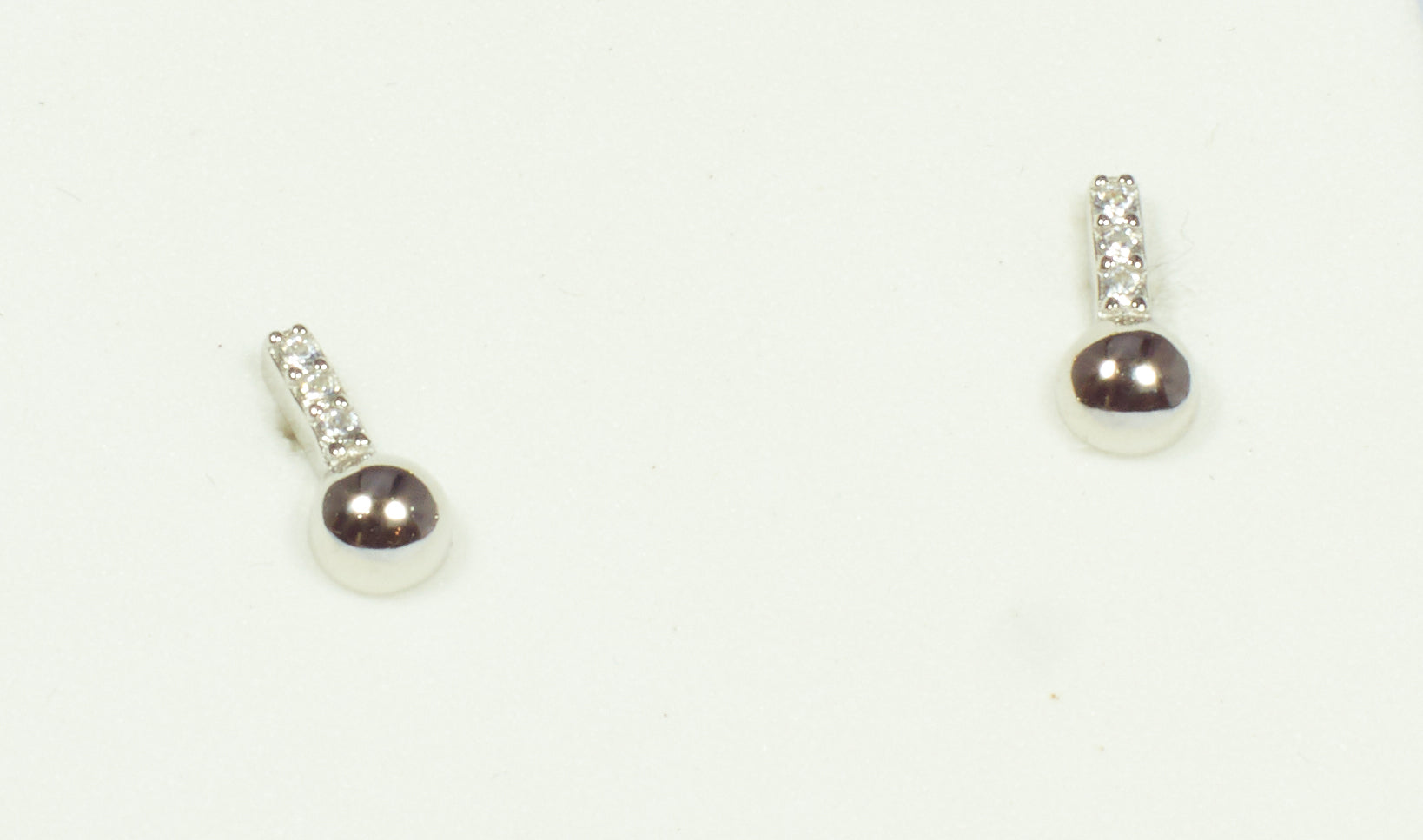 Aro Dot & Bar Cz Stud