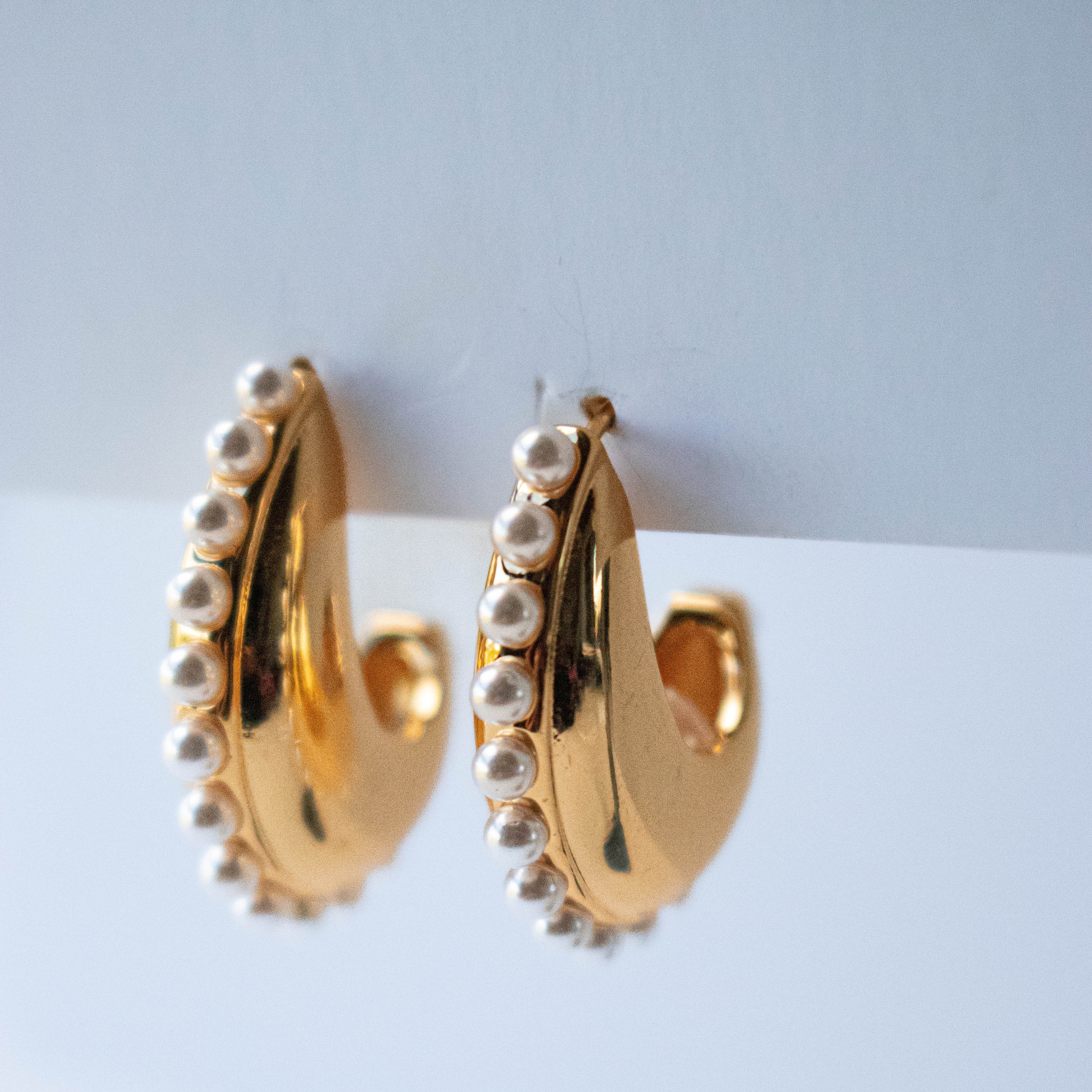 Aro Stainey Hoop Pearl Stripy Gold