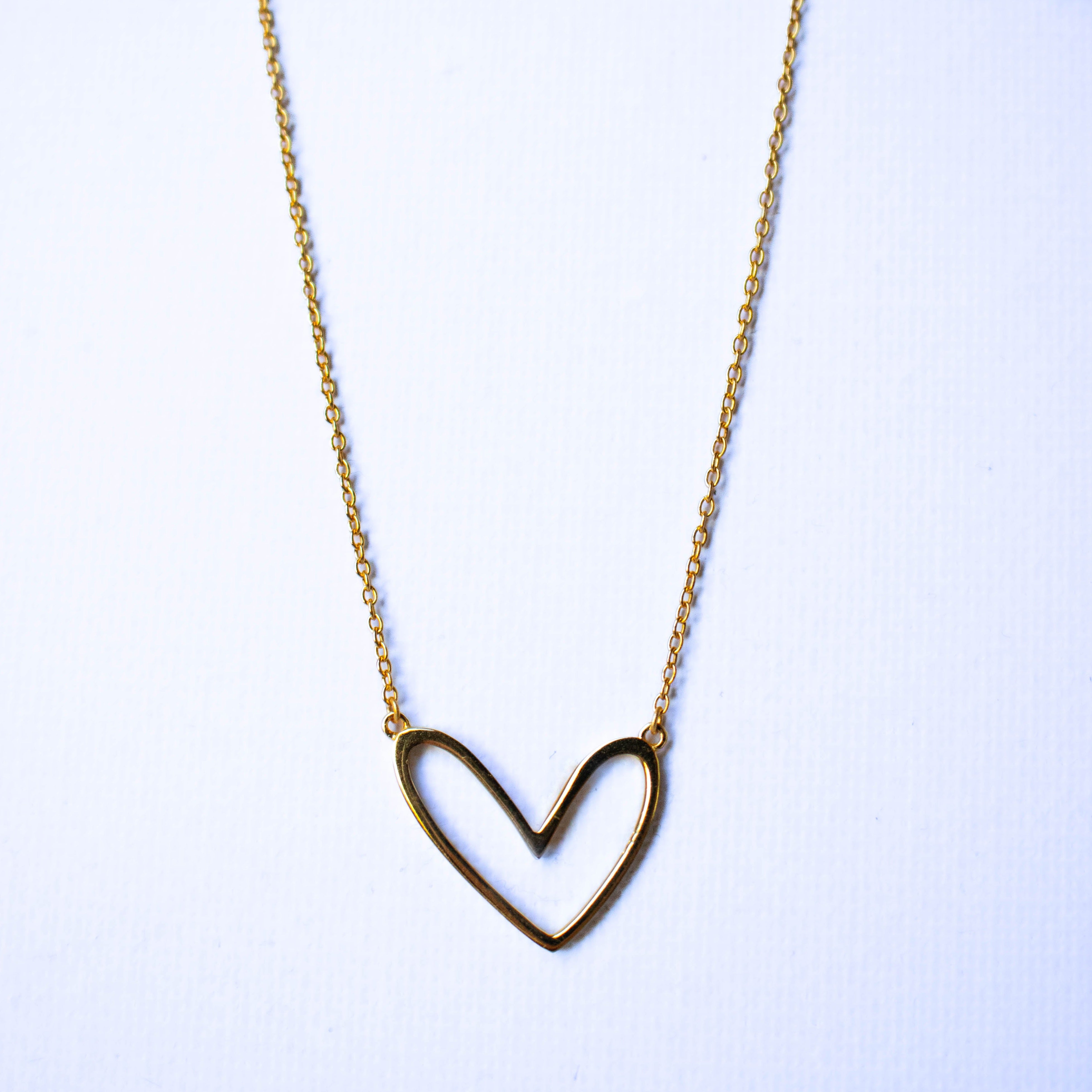 Collar Brit Hollow Heart