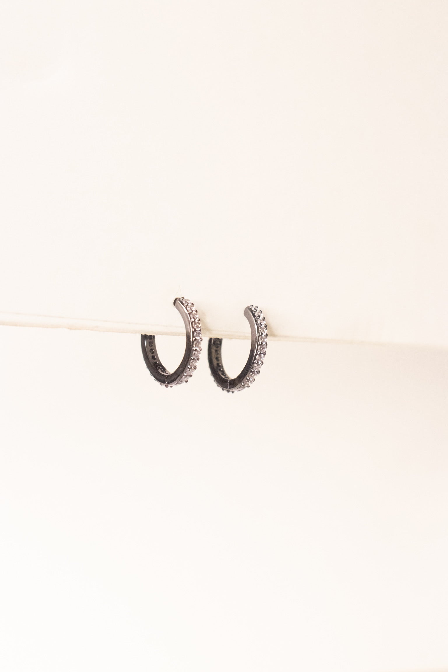 Aro Thin Oval Hoop Med Black