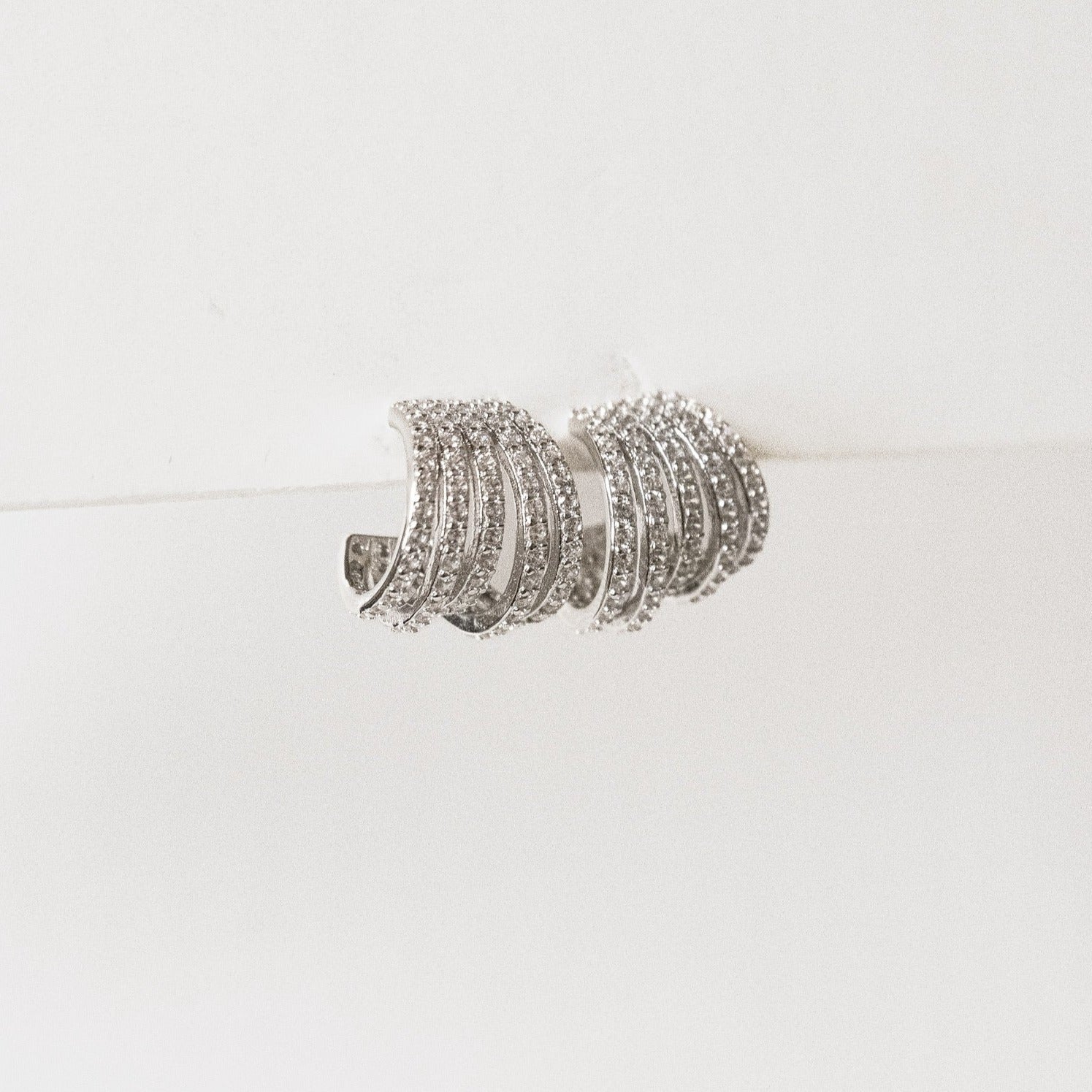 Aro 5 line Cz Stud Claw