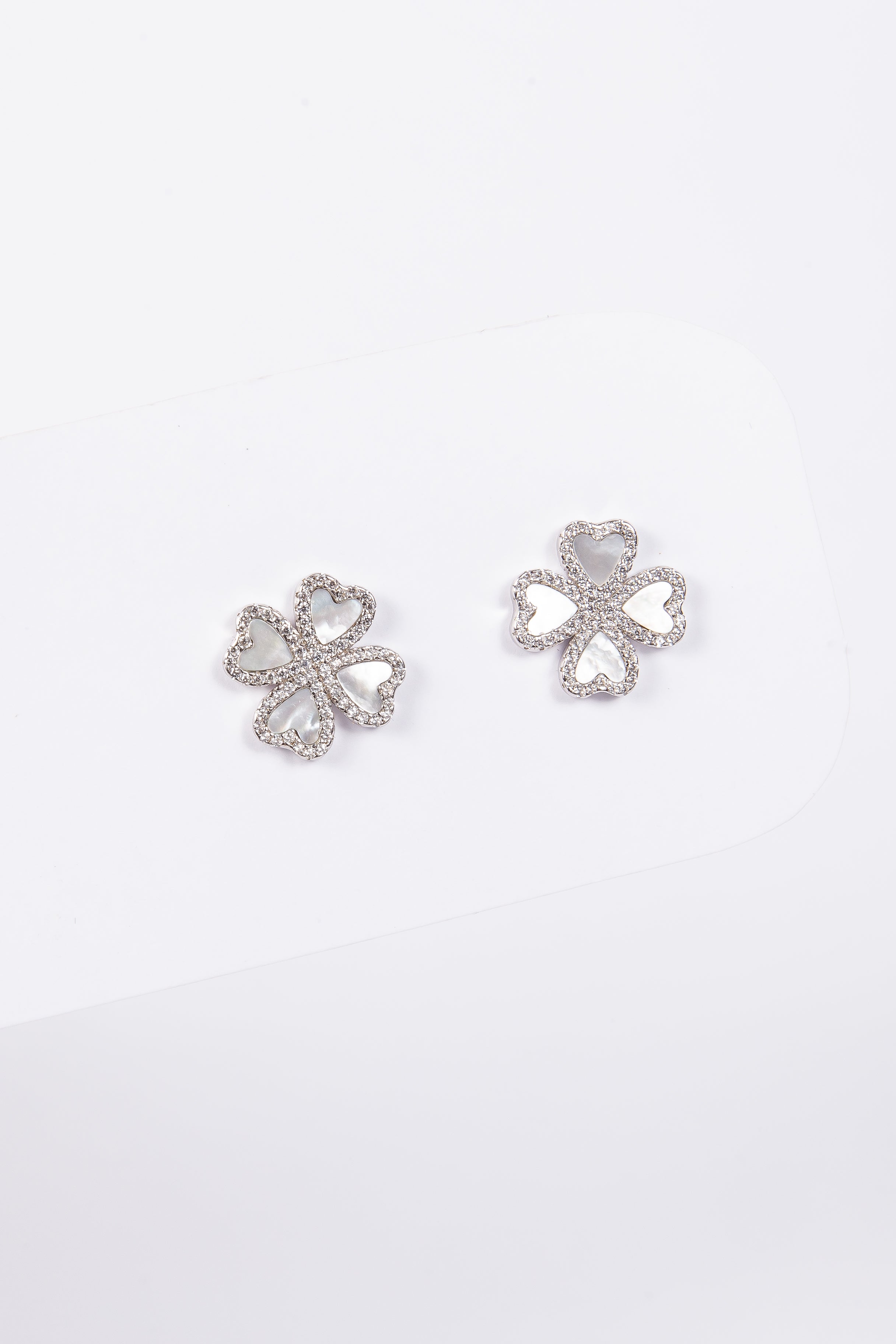 Aro Gran Clover MOP Stud Silver