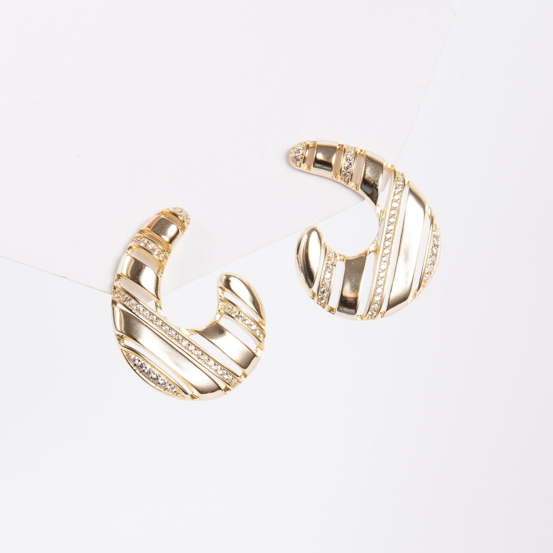 Aro Inverted J CZ Stud
