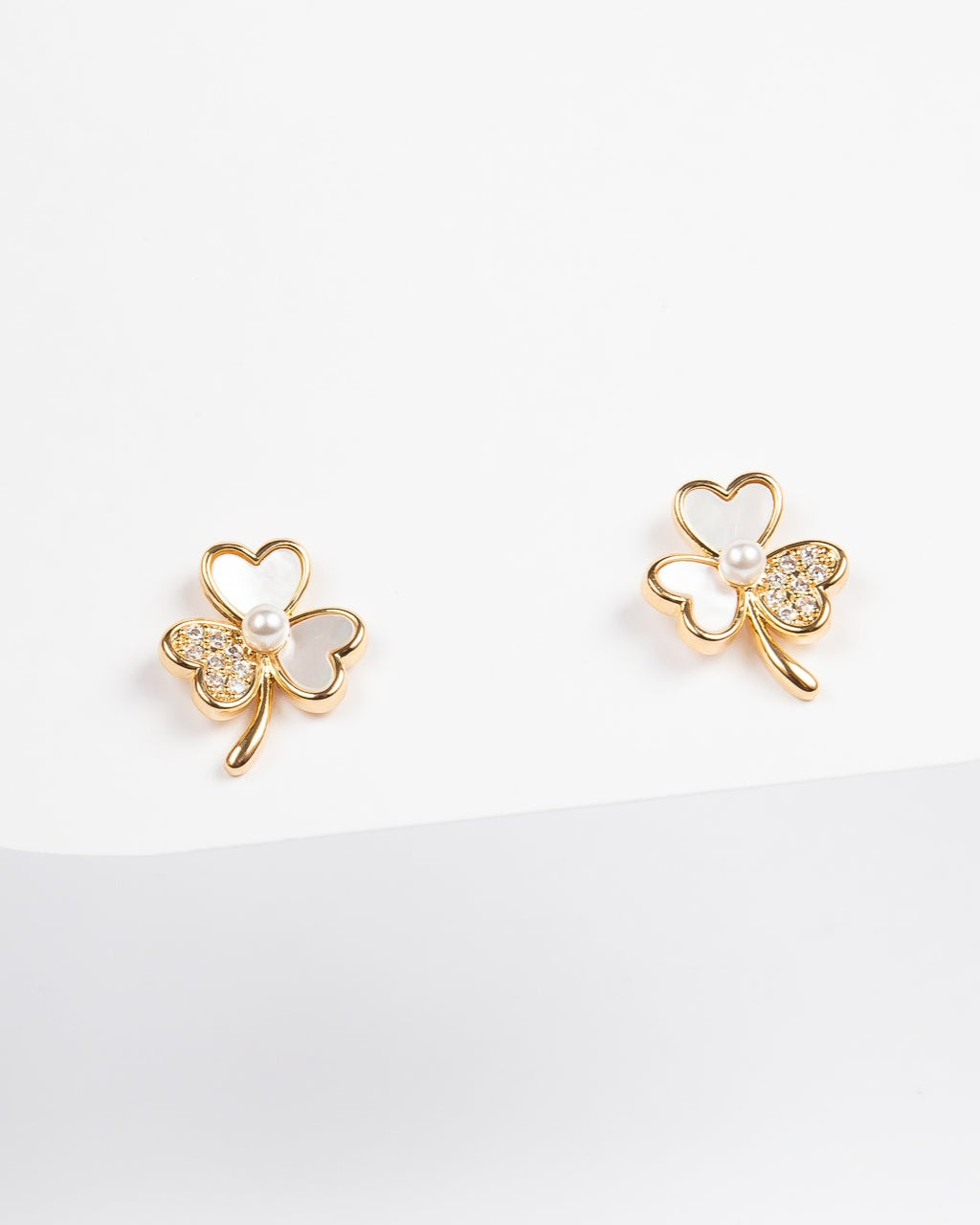 Aro 3 petal face & MOP Stud Gold