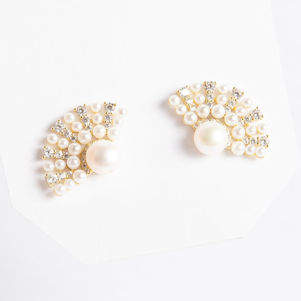 Aro Pearl & CZ Fanny Stud