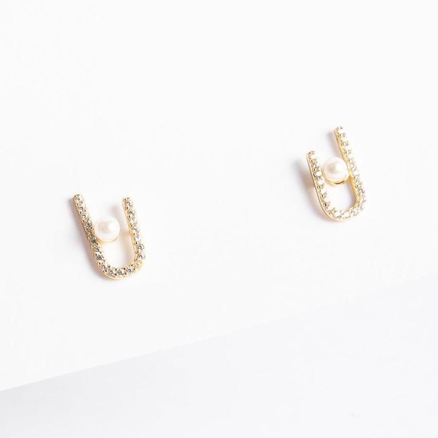 Aro Irregular U Cz & Pearl Stud