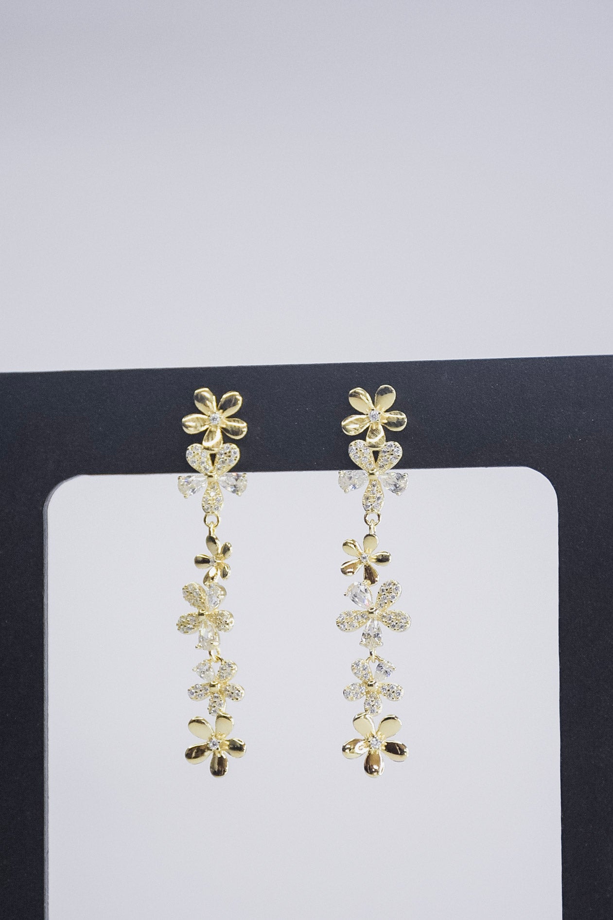 Aro Tiny Daisy Cascade Drop Gold