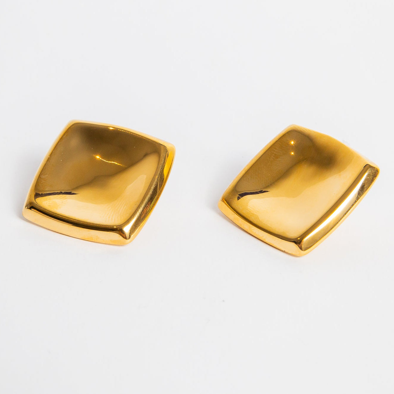 Aro Gran Cube Stud