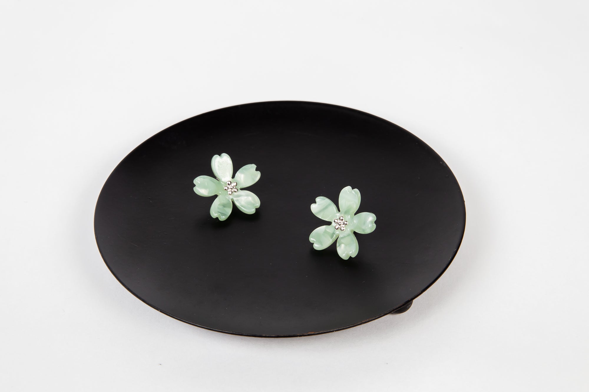 Aro Summer MOP Flower Stud