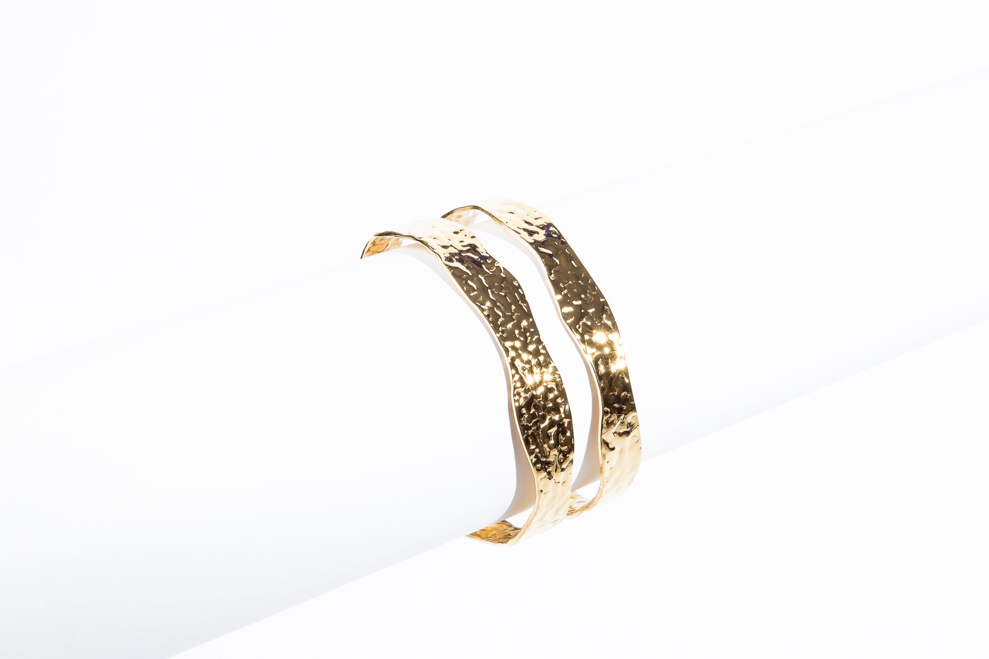 Pulsera Cutout Double Gold Cuff