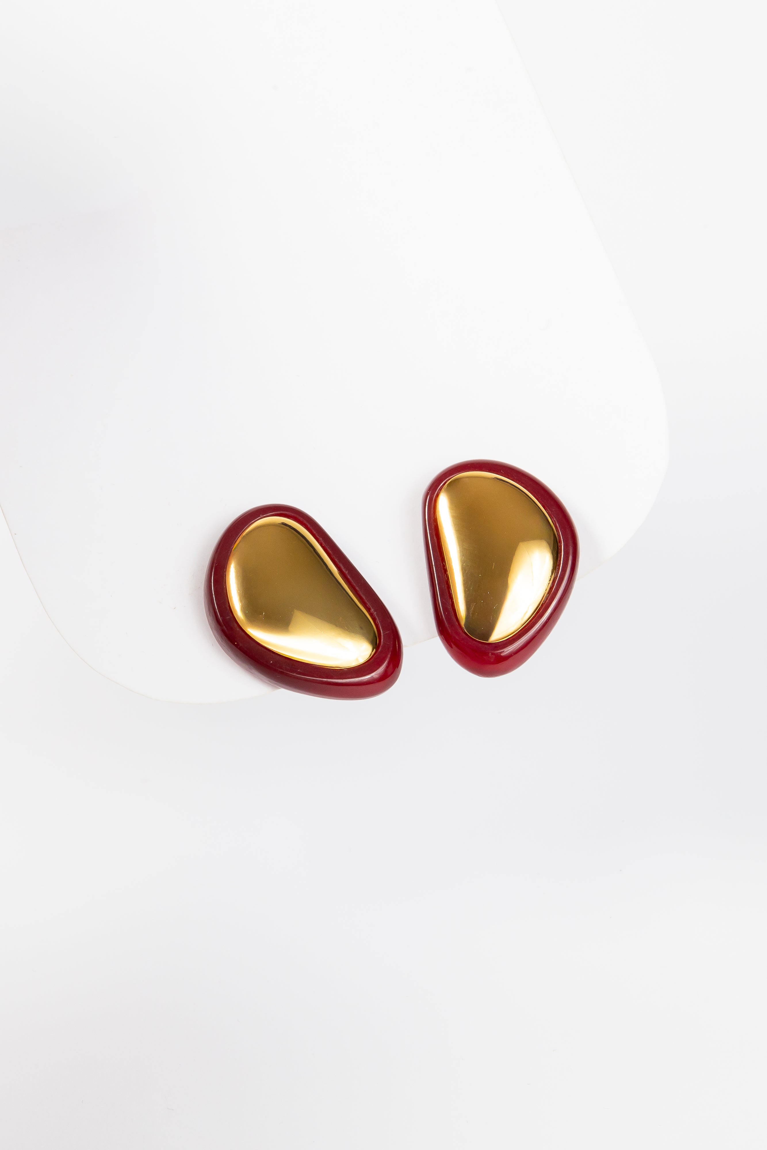 Aro Oval Burgundy Stud