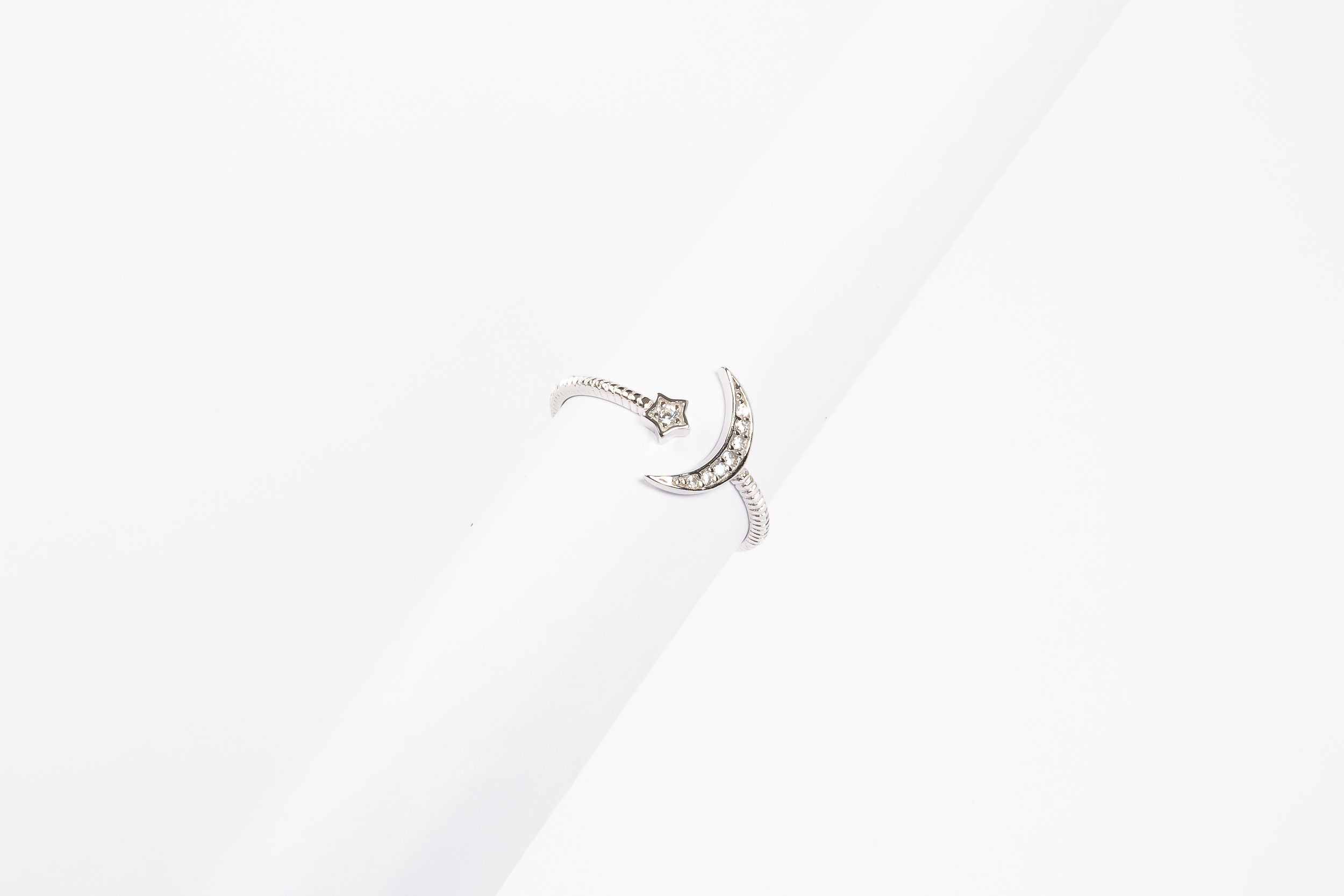 Anillo Coil Open Moon & Star