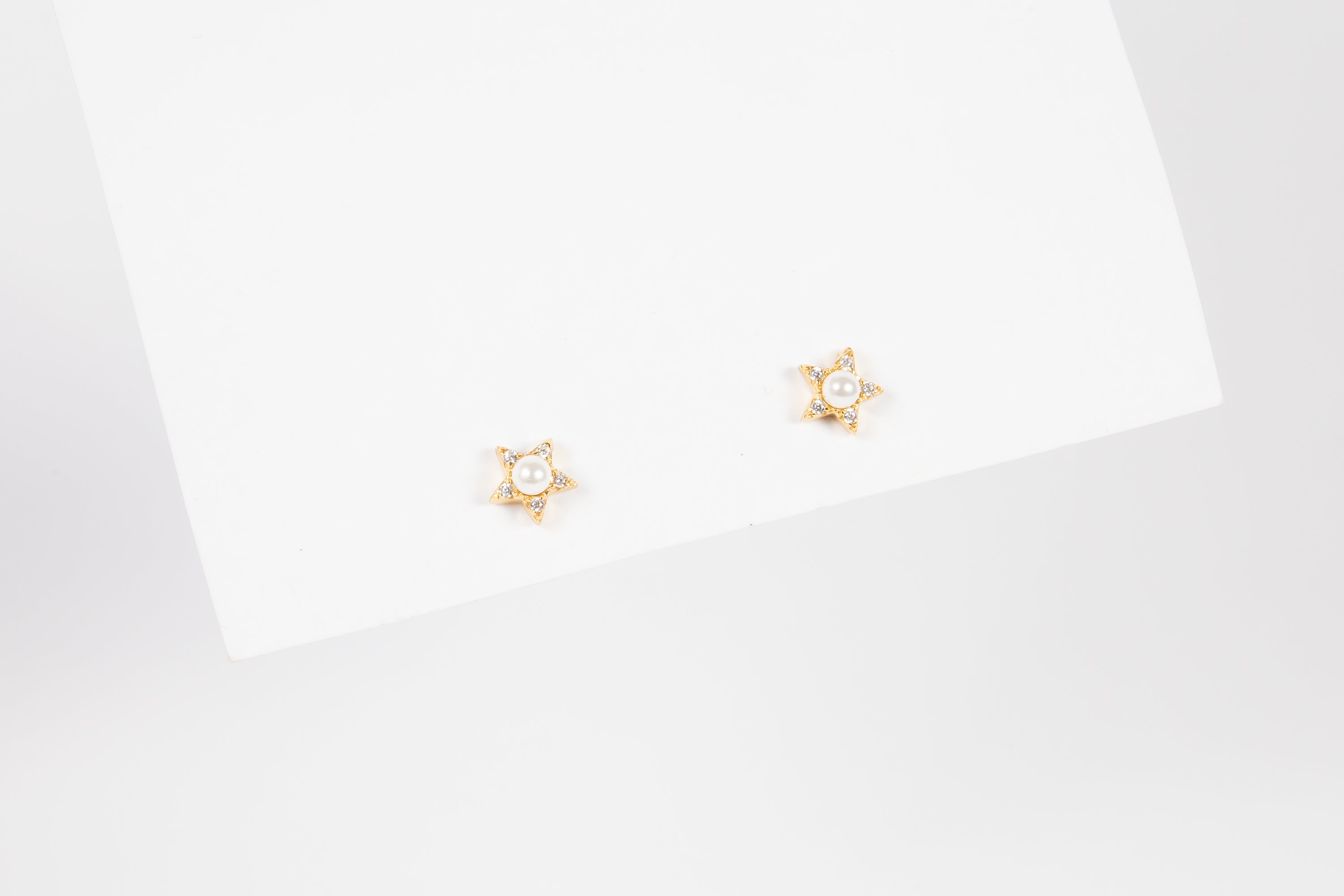 Aro Pearly Star Stud Gold