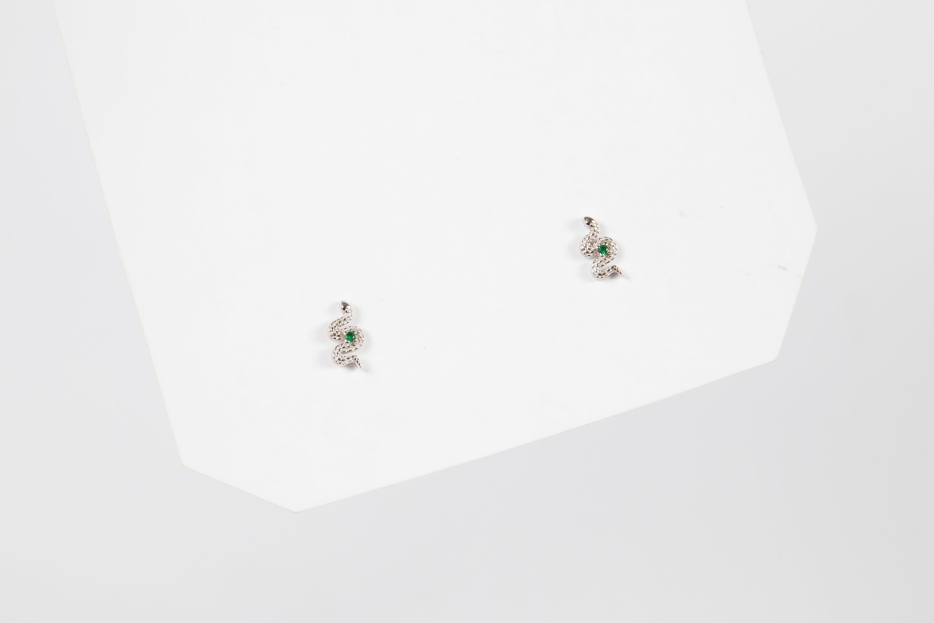 Aro Baby Green Snake Silver Stud