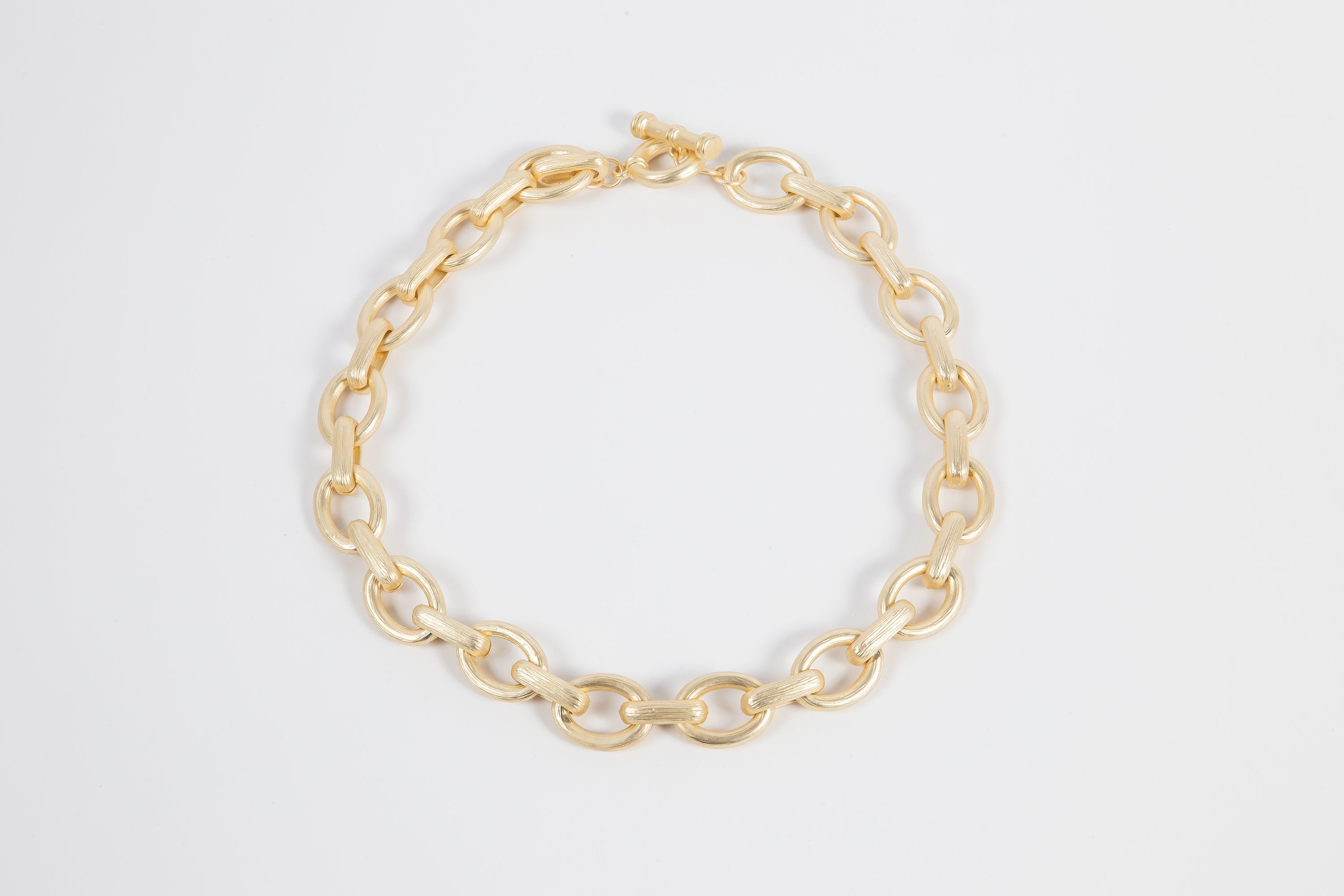 Collar Chunky & Semi Oval Matte Toggle Choker