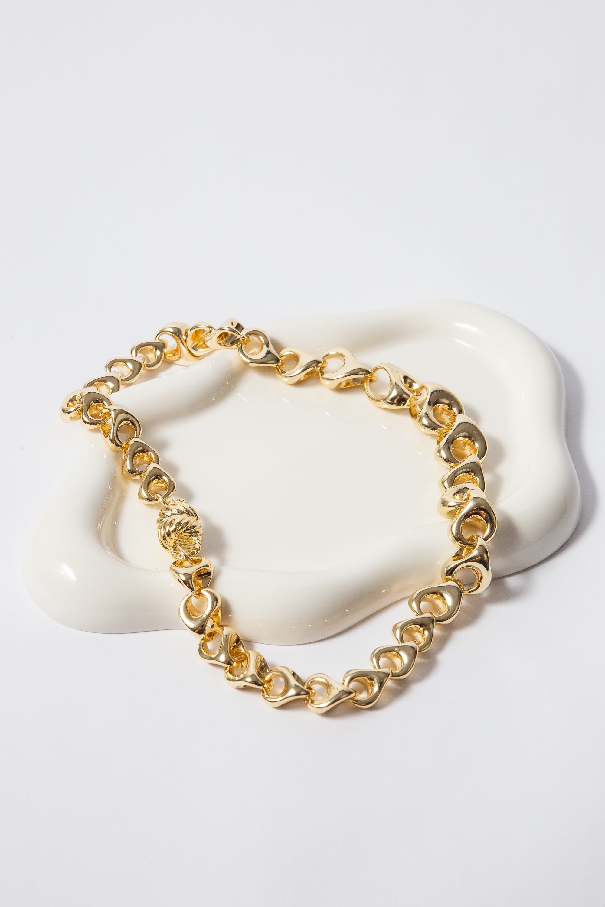 Collar Curvy Golden Nugget Choker Magn