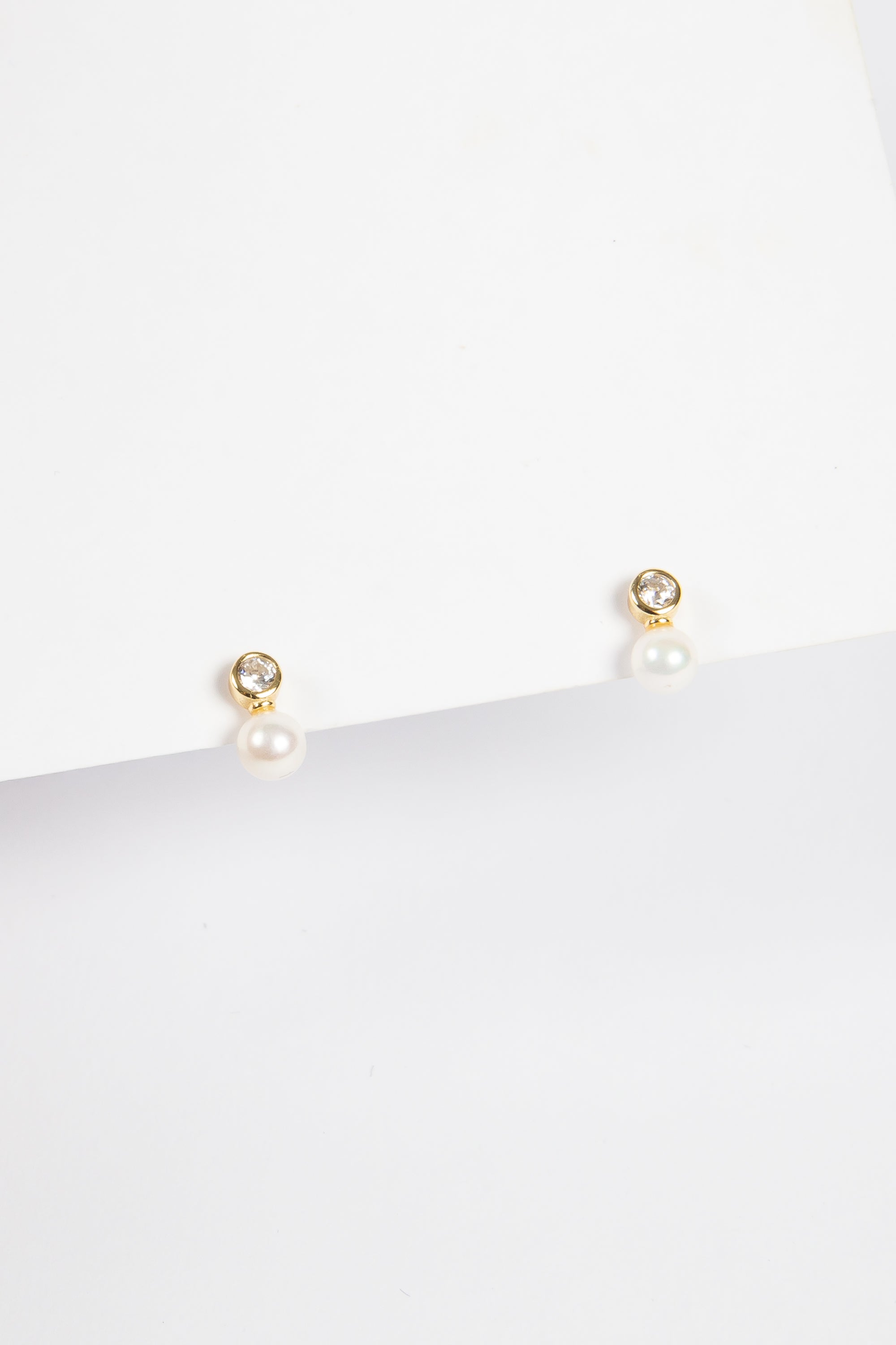 Aro Round Baby Pearl & Round CZ Stud