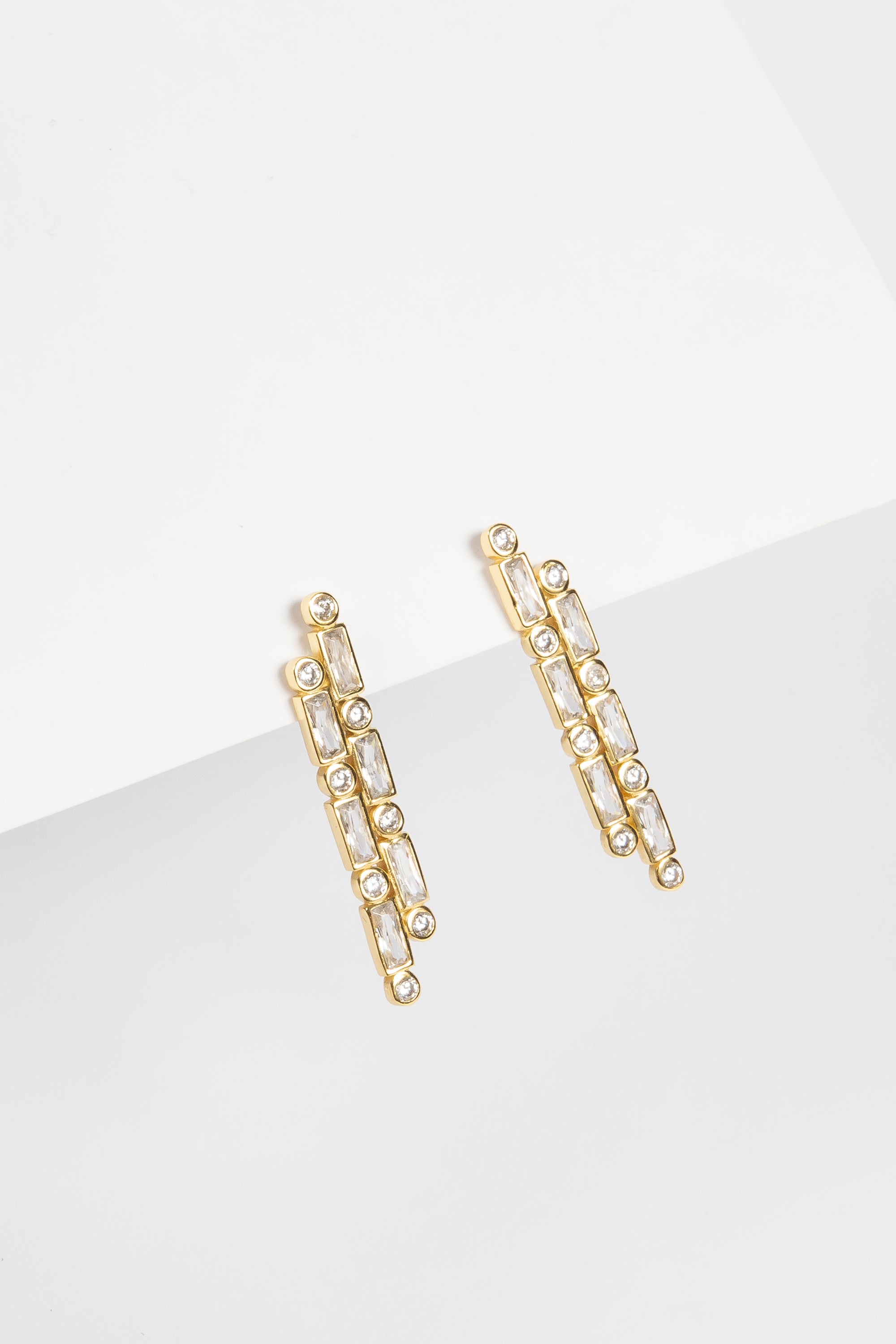 Aro Zigzag Bagui CZ Large Stud