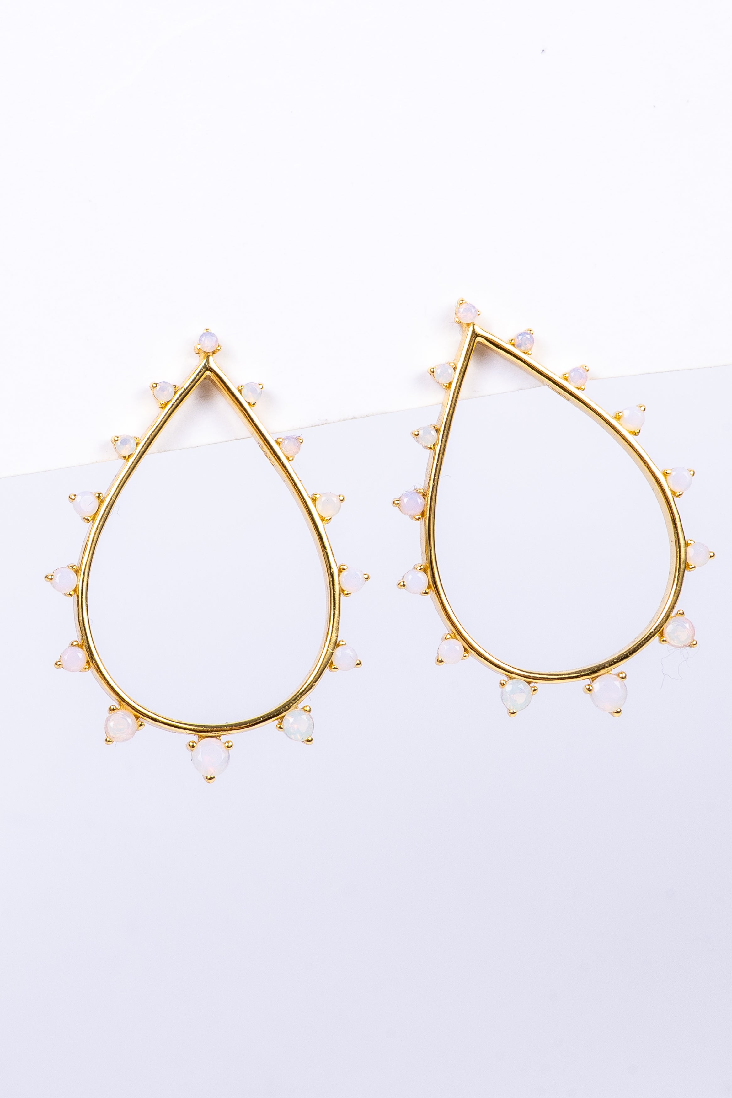 Aro Hollow Opal Gran Teardrop