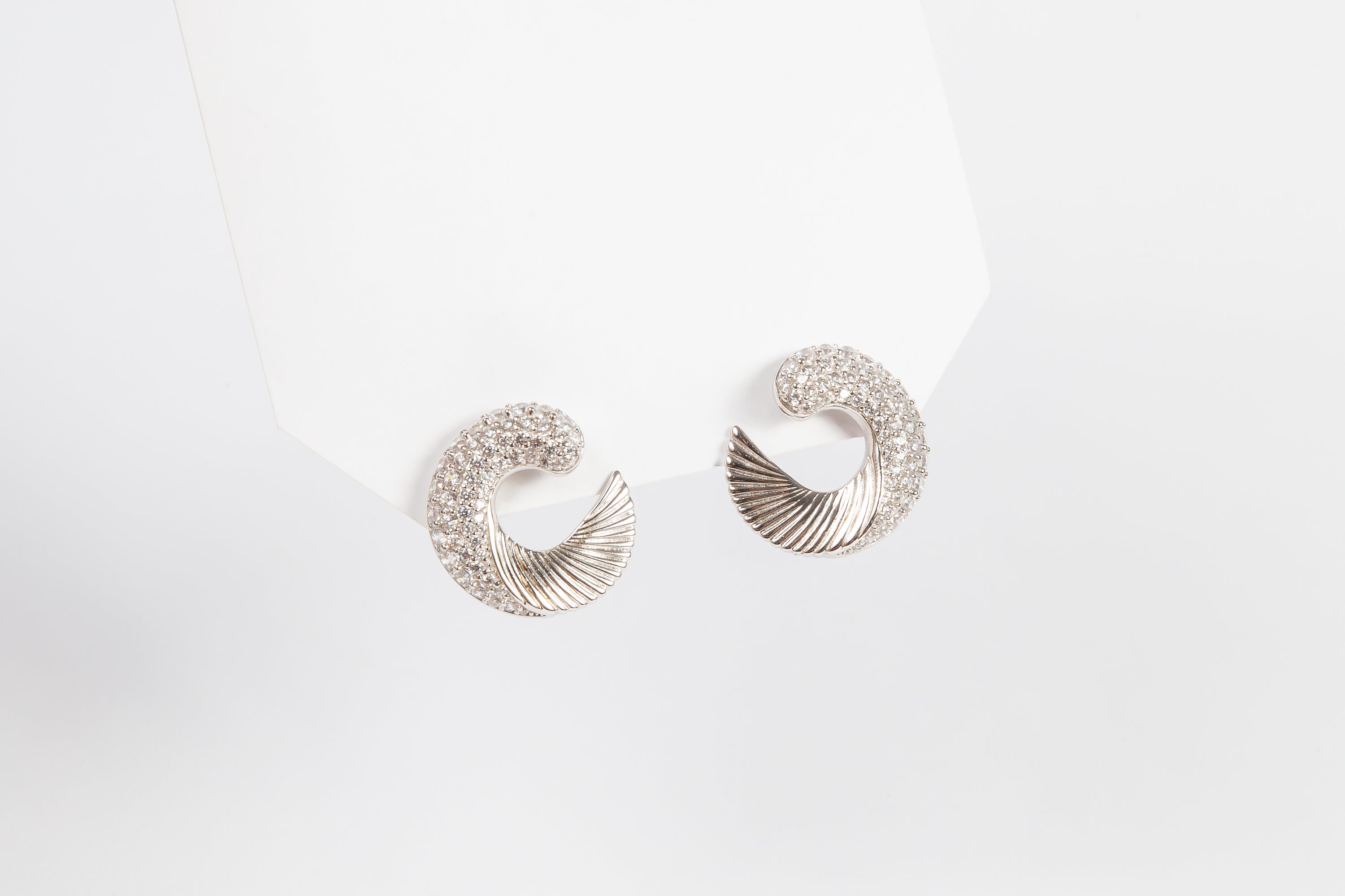 Aro Chunky Twisted Sided Hoop