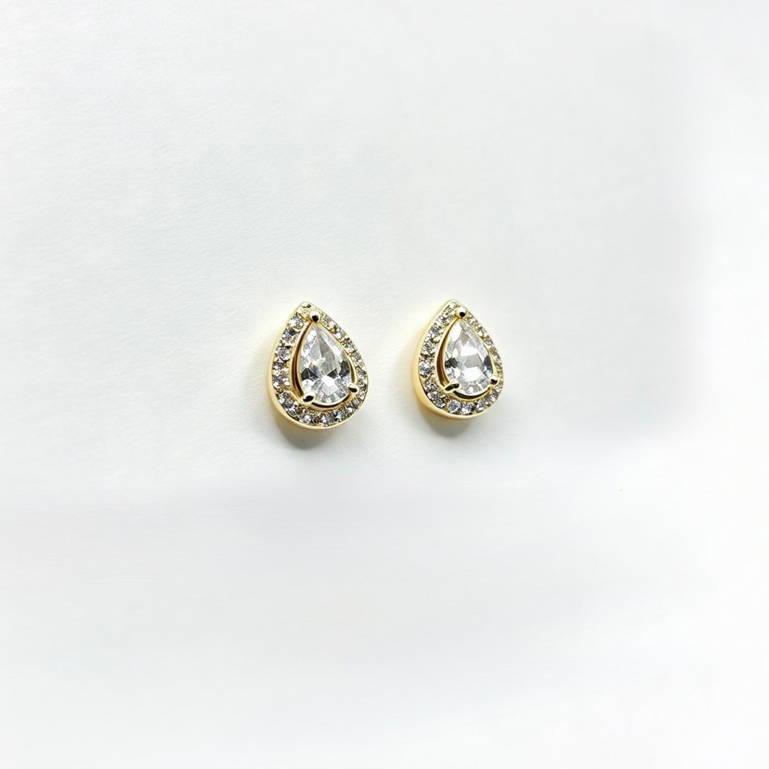 Aro Light Teardrop Stud