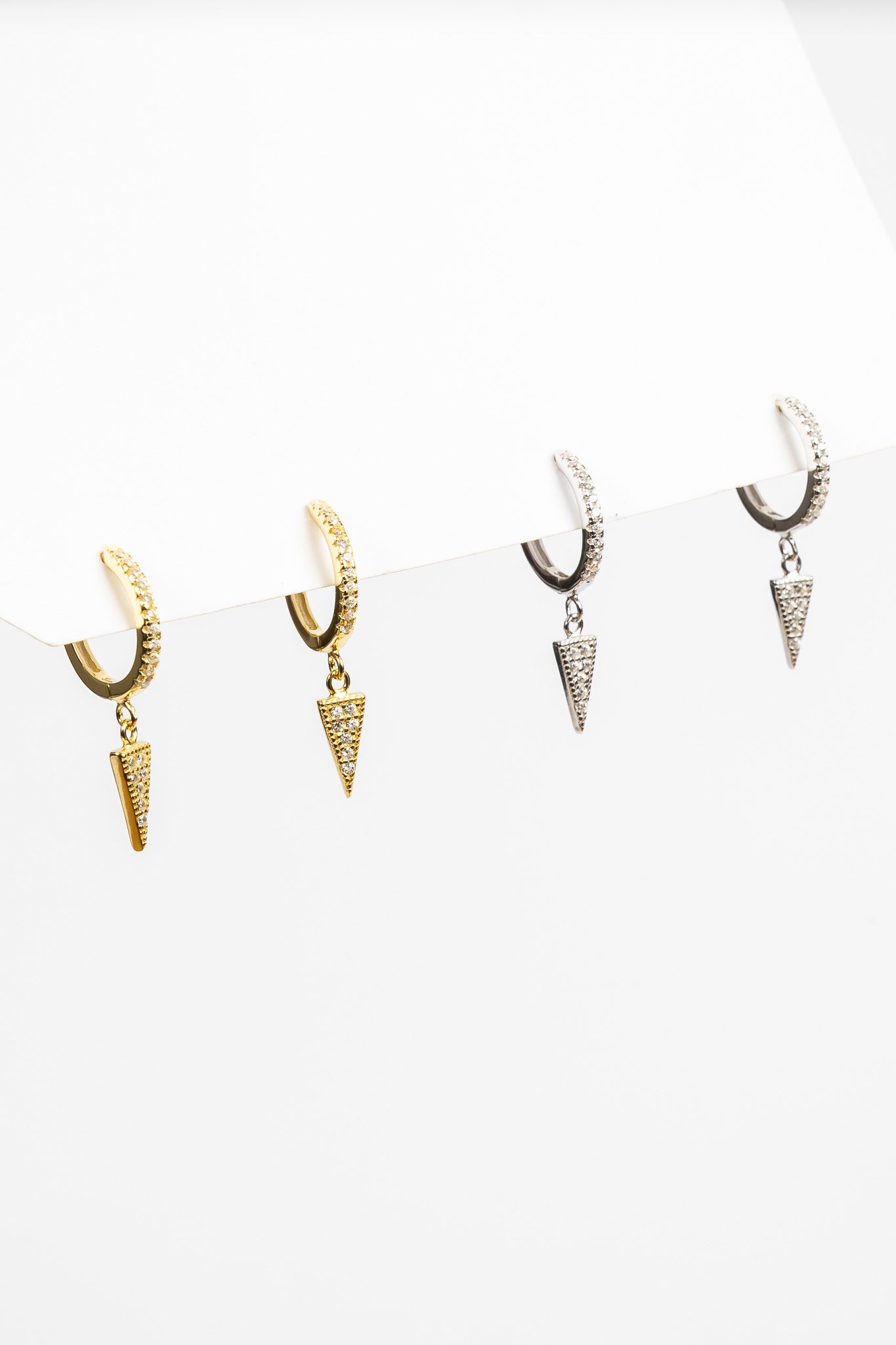Aro Cz pyramid Hoop