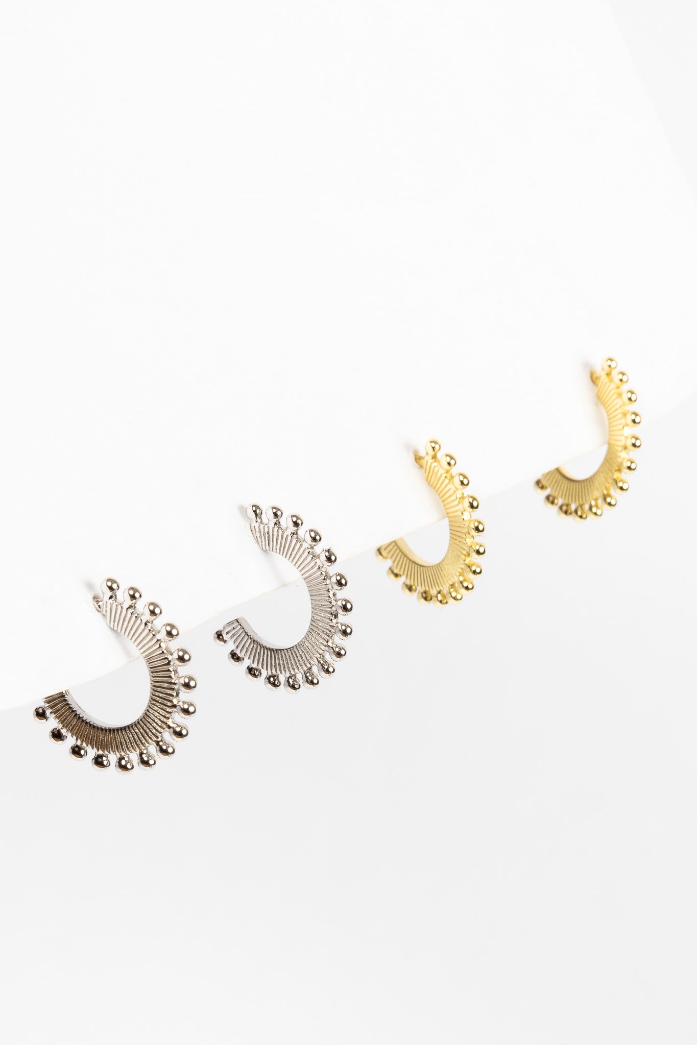 Aro Pointed Flat Hoop