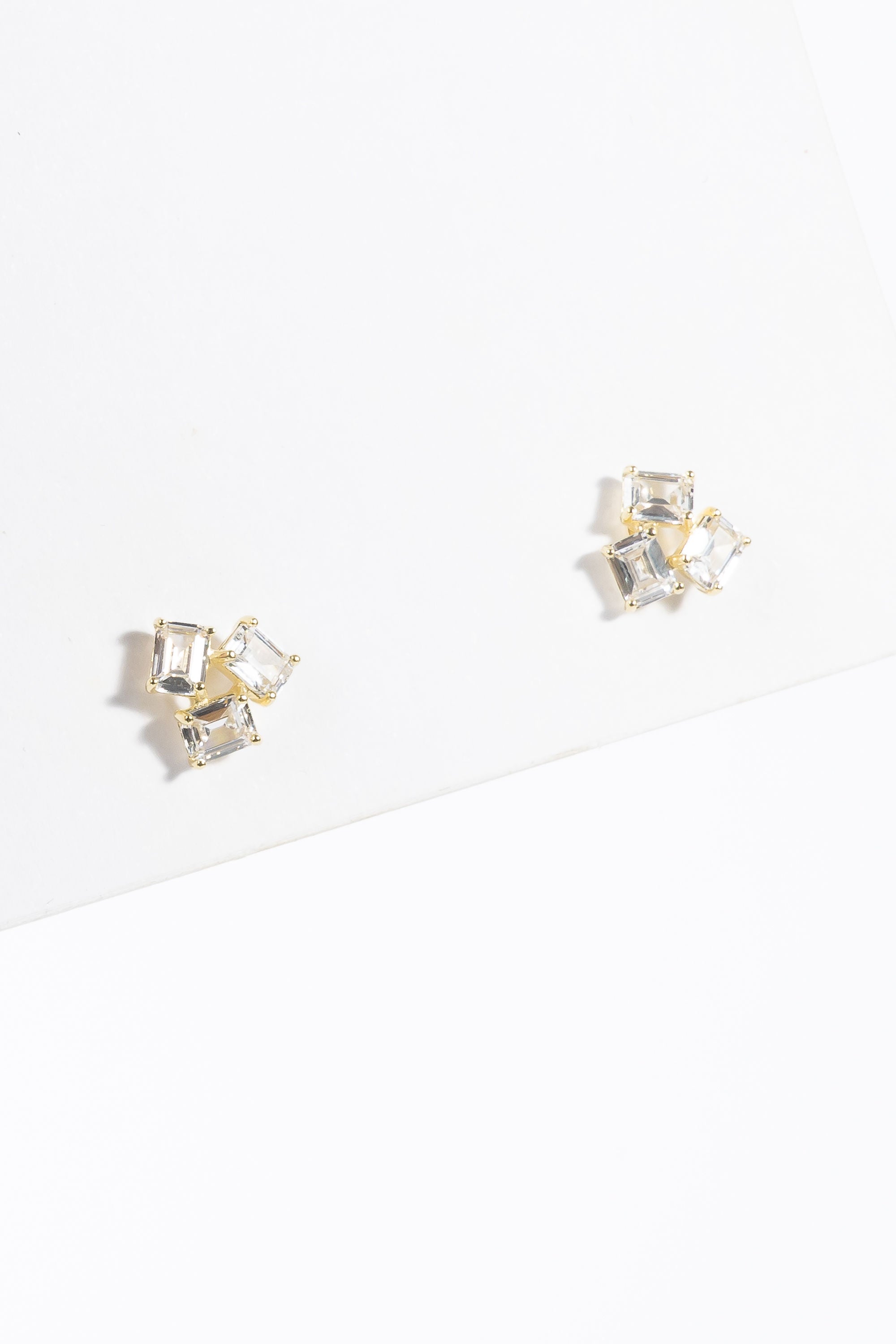 Aro Triple CZ Recty Stud Gold