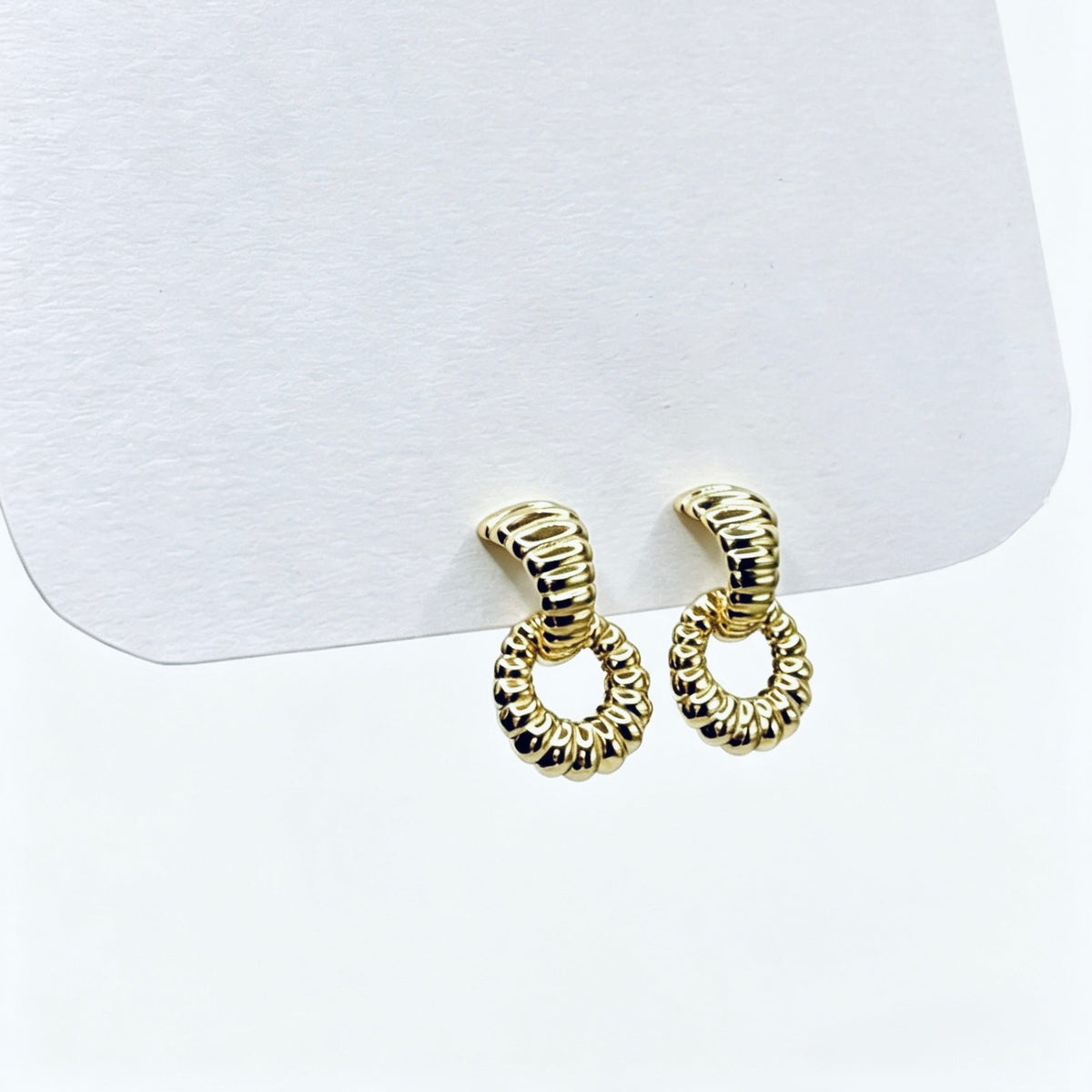 Aro Flat Round Twist Dangle