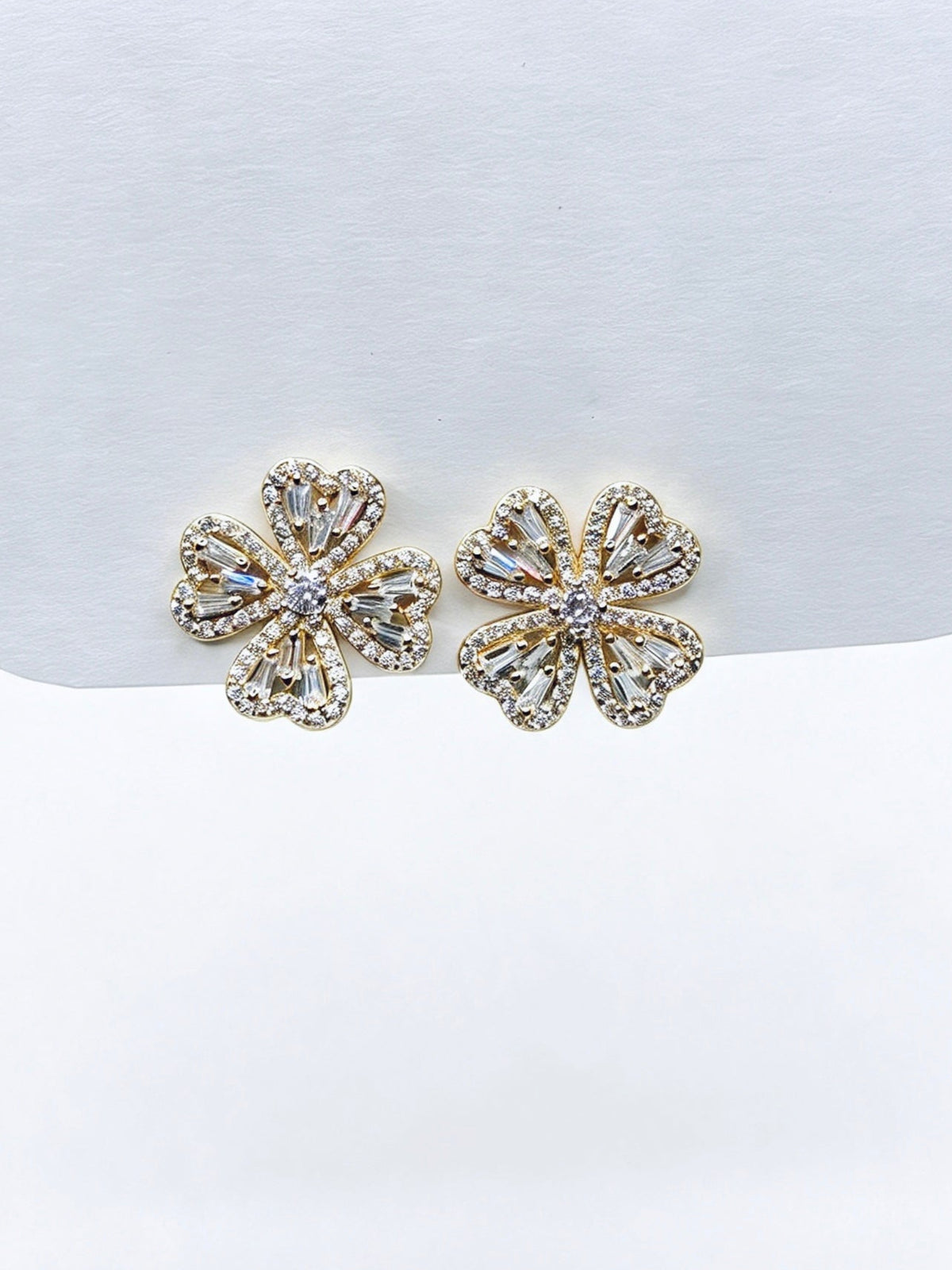 Aro Gran Clover CZ Stud Gold