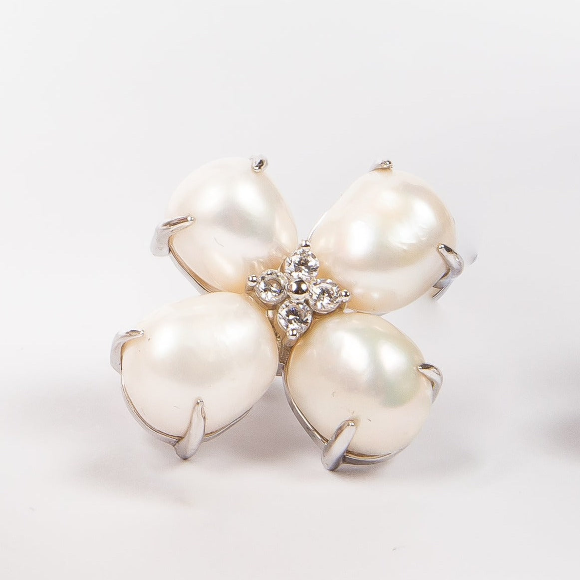 Aro 4 petal MOP Flower Silver