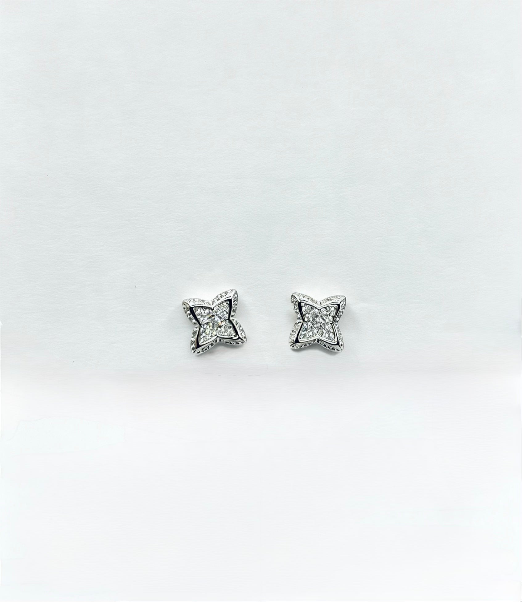 Aro Pointy Clover Stud