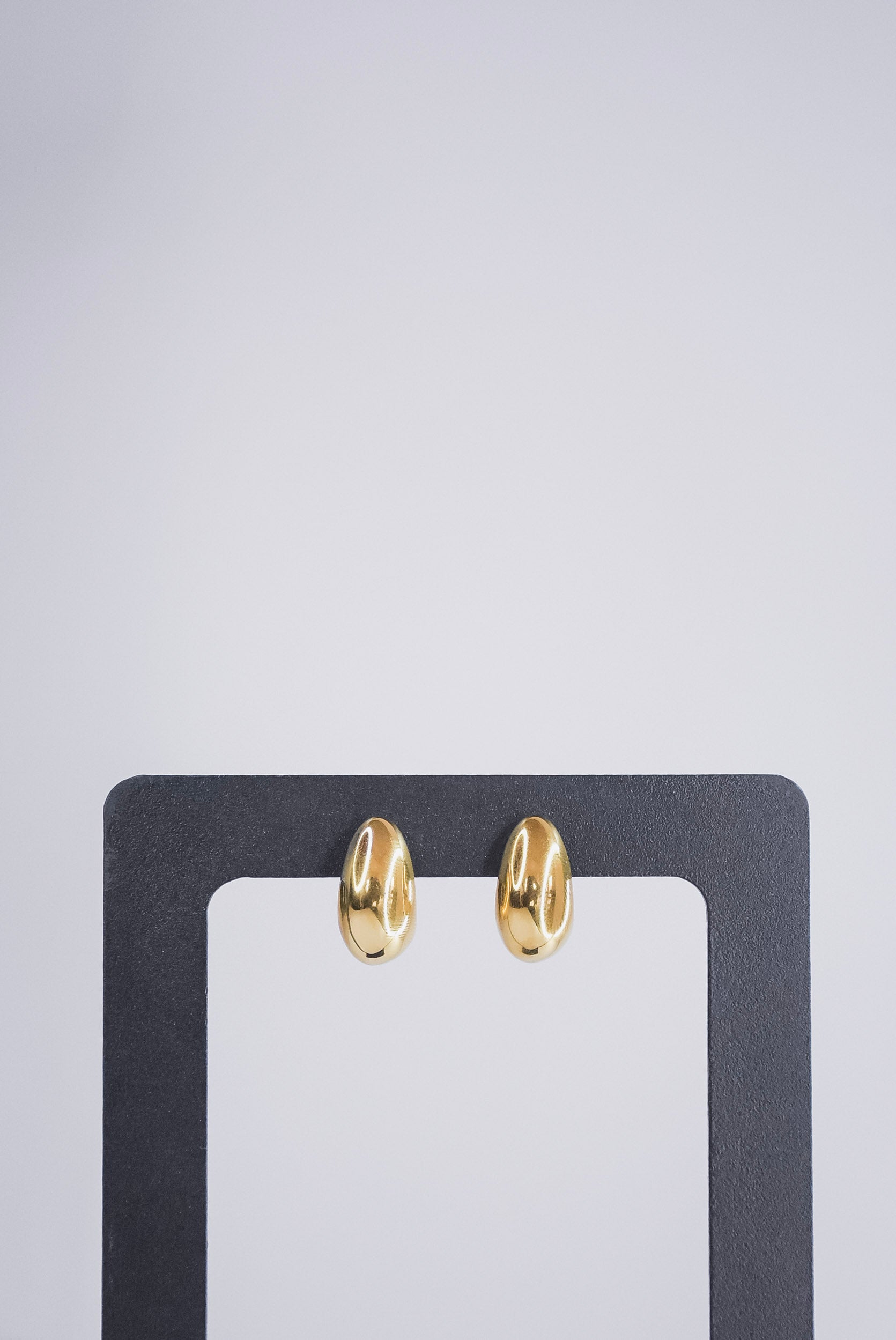 Aro Stainey Hollow Drop Small Gold