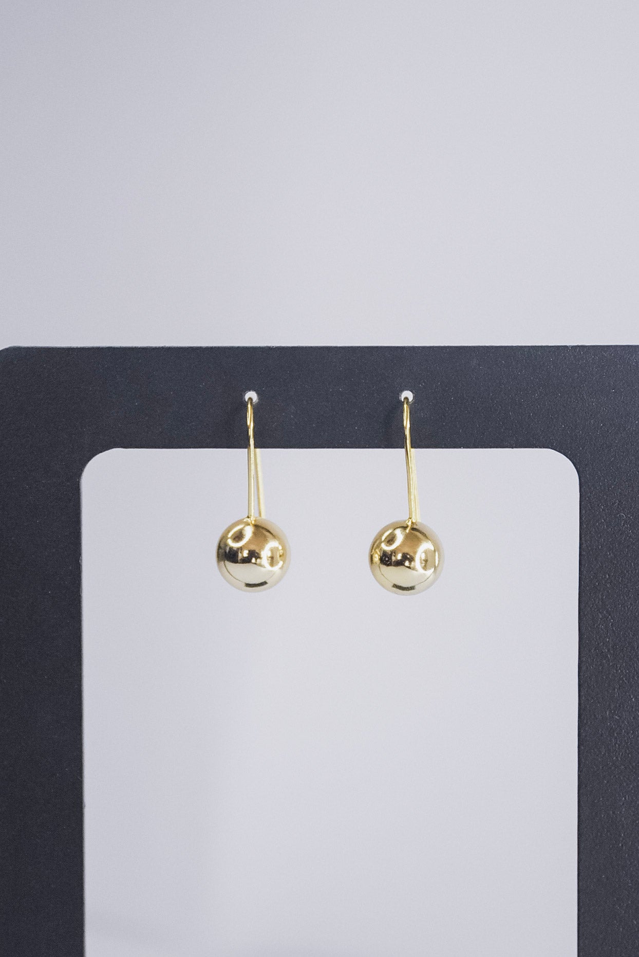 Aro Large Drop Single Ball Gold