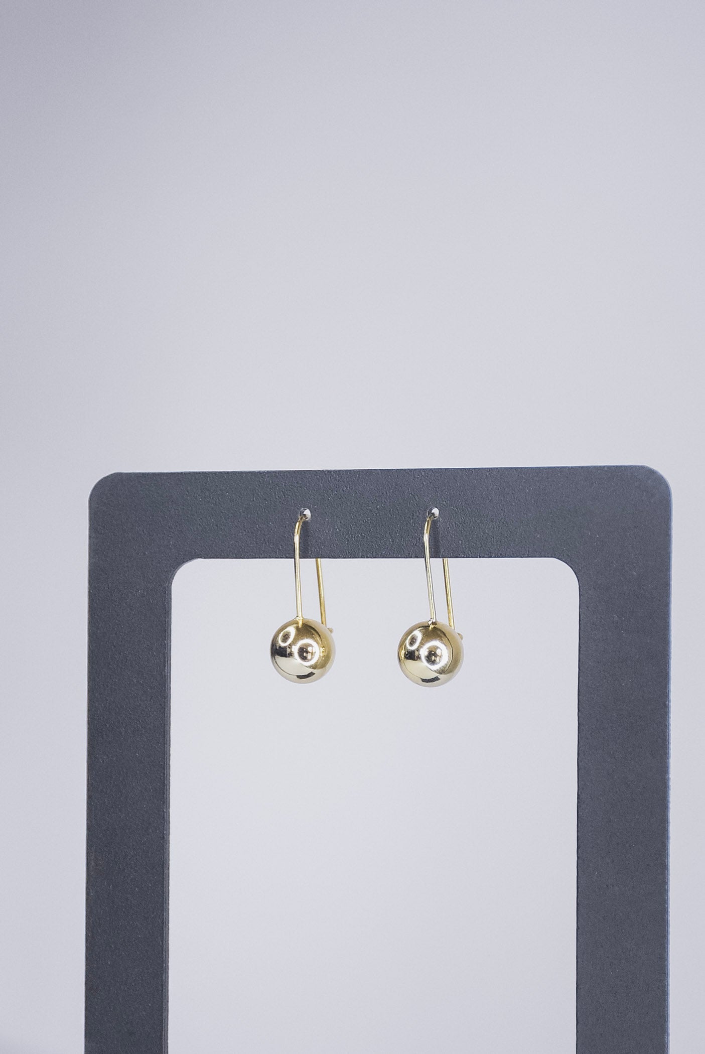 Aro Large Drop Single Ball Gold