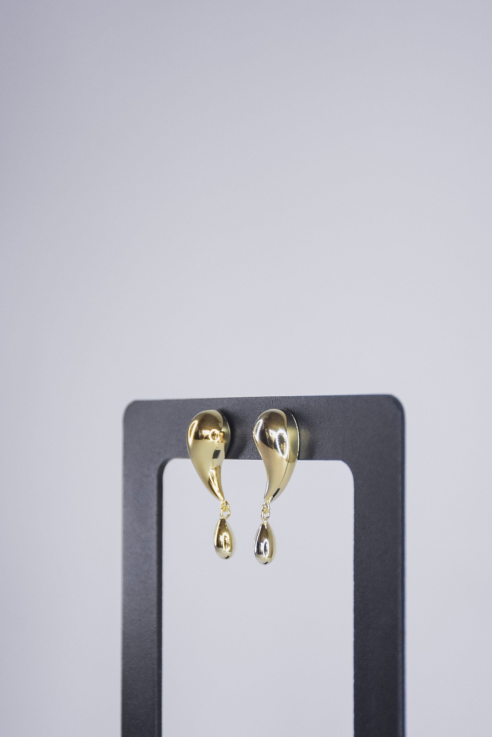 Aro Double Teardrop Stud Gold