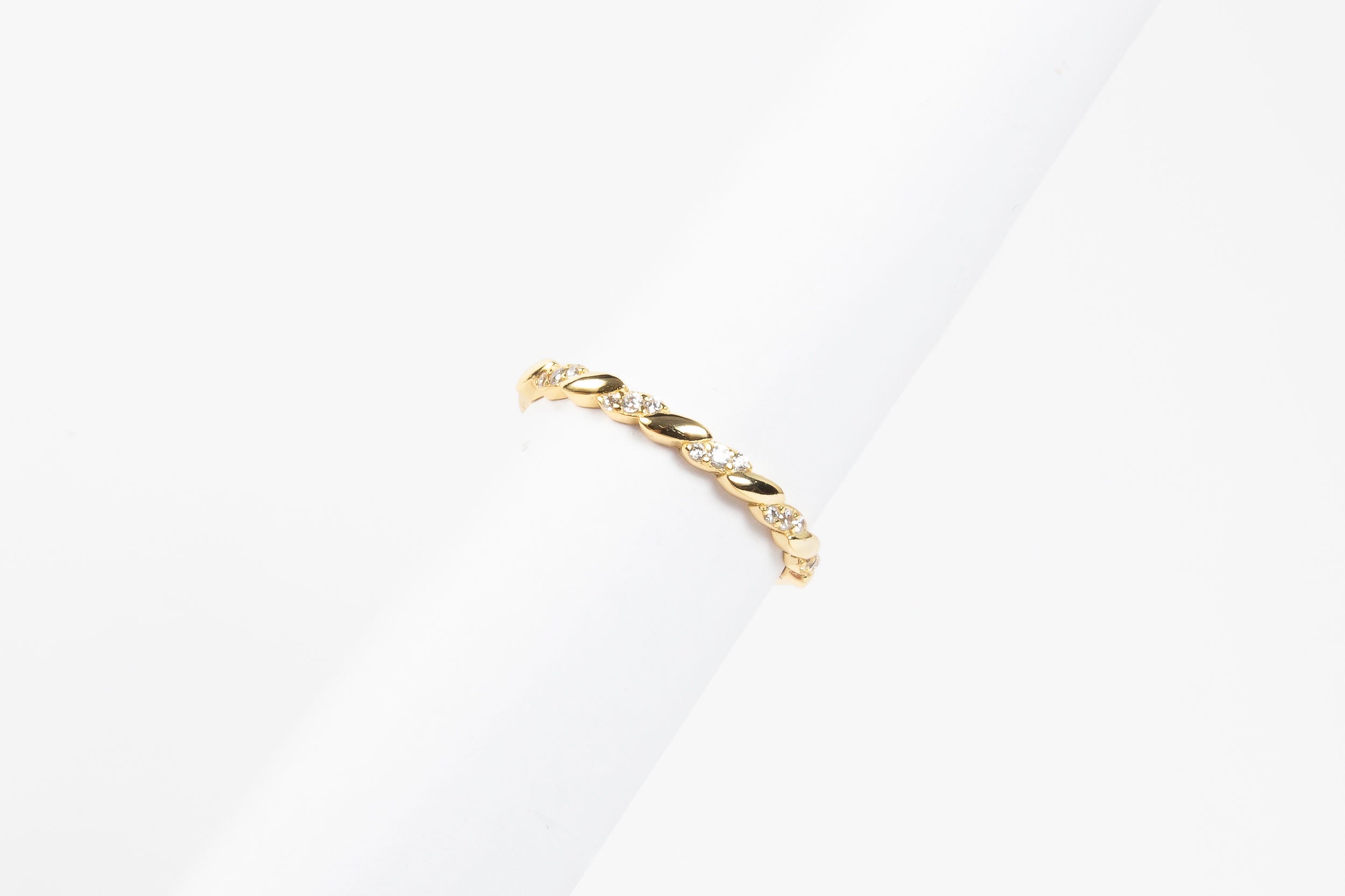 Anillo Twist CZ Goldy Skinny