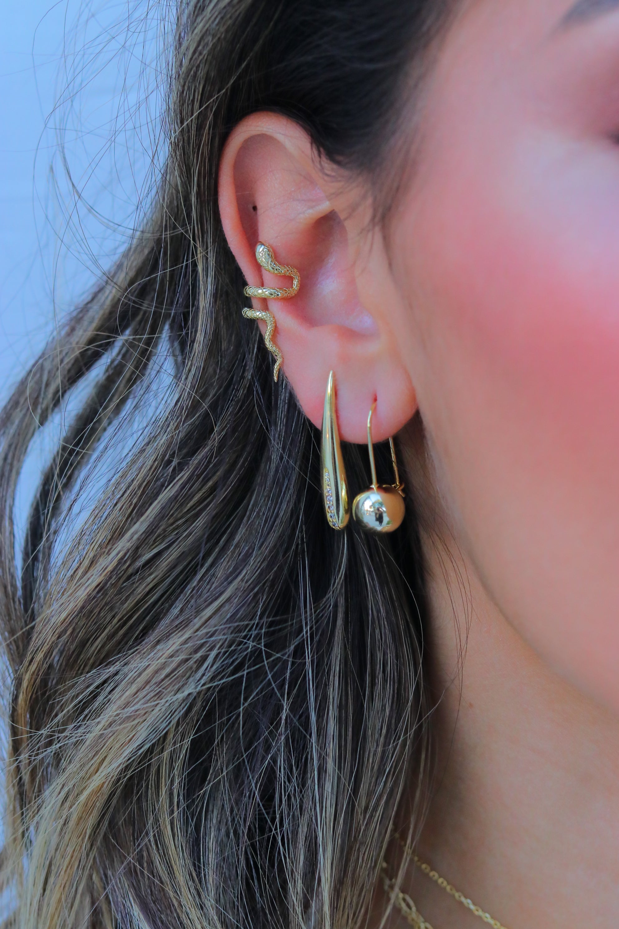 Aro Large Drop Single Ball Gold