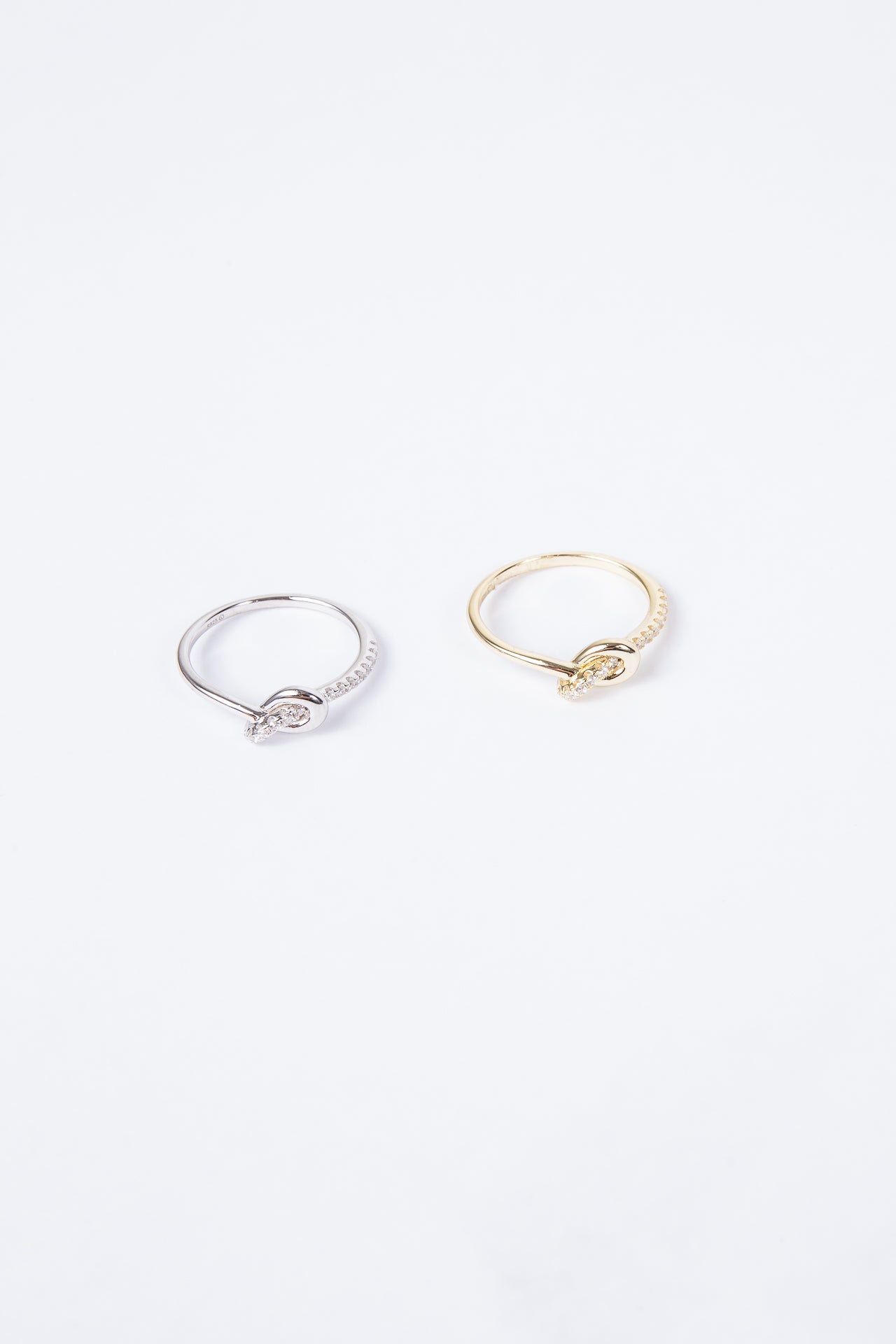 Anillo Sided Knot Size Ring