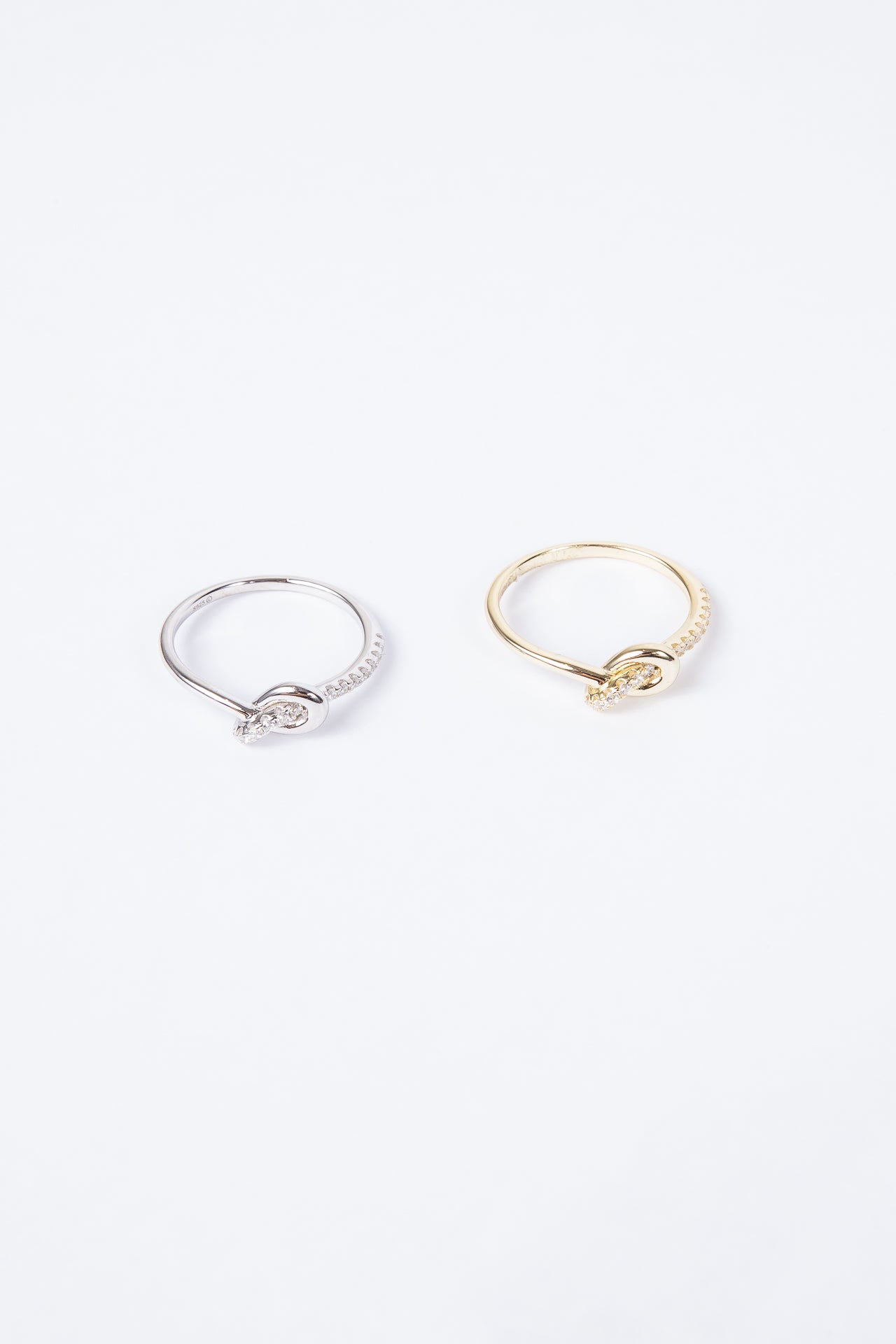 Anillo Sided Knot Size Ring