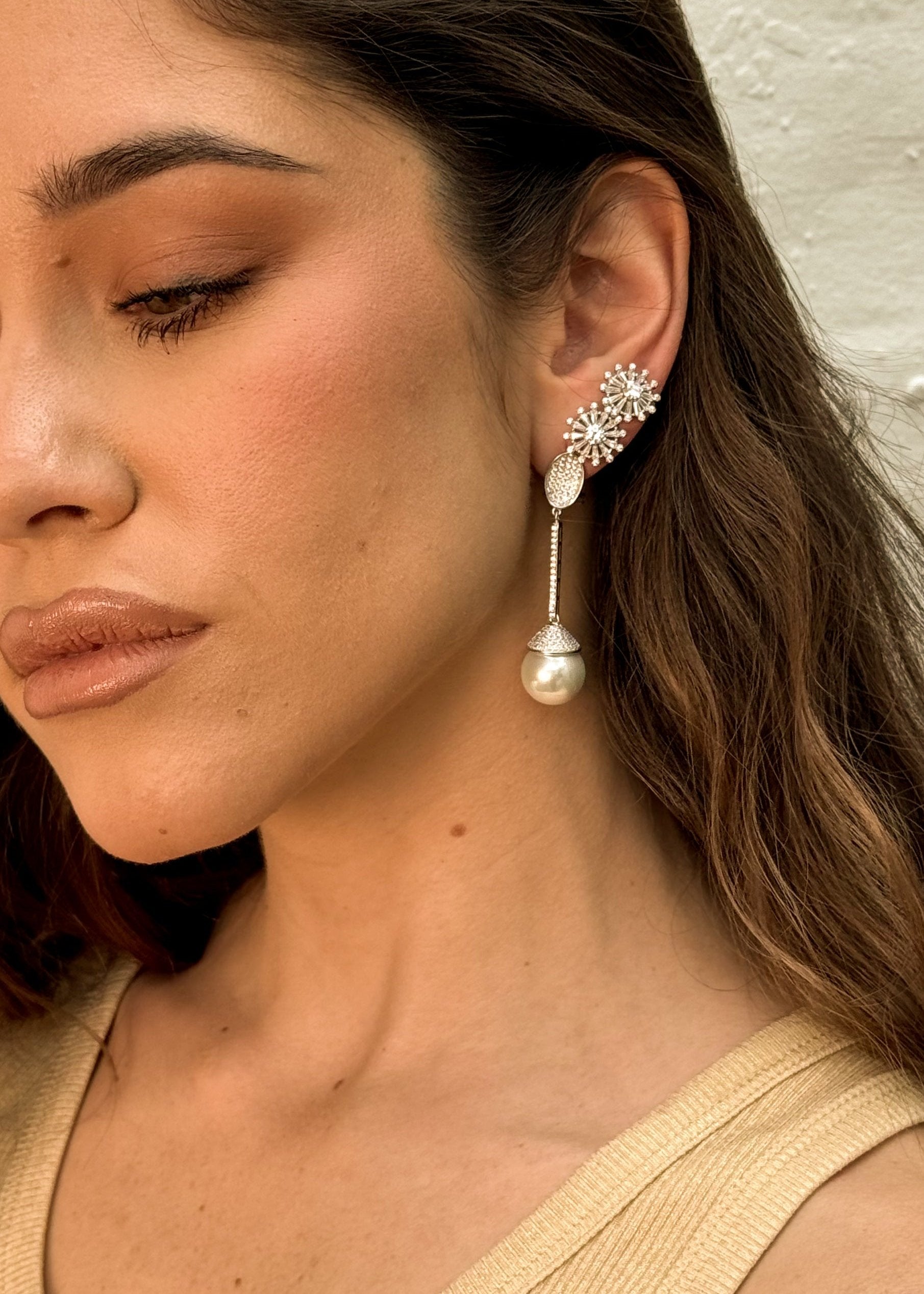 Aro Gran Pearl CZ Drop Stud