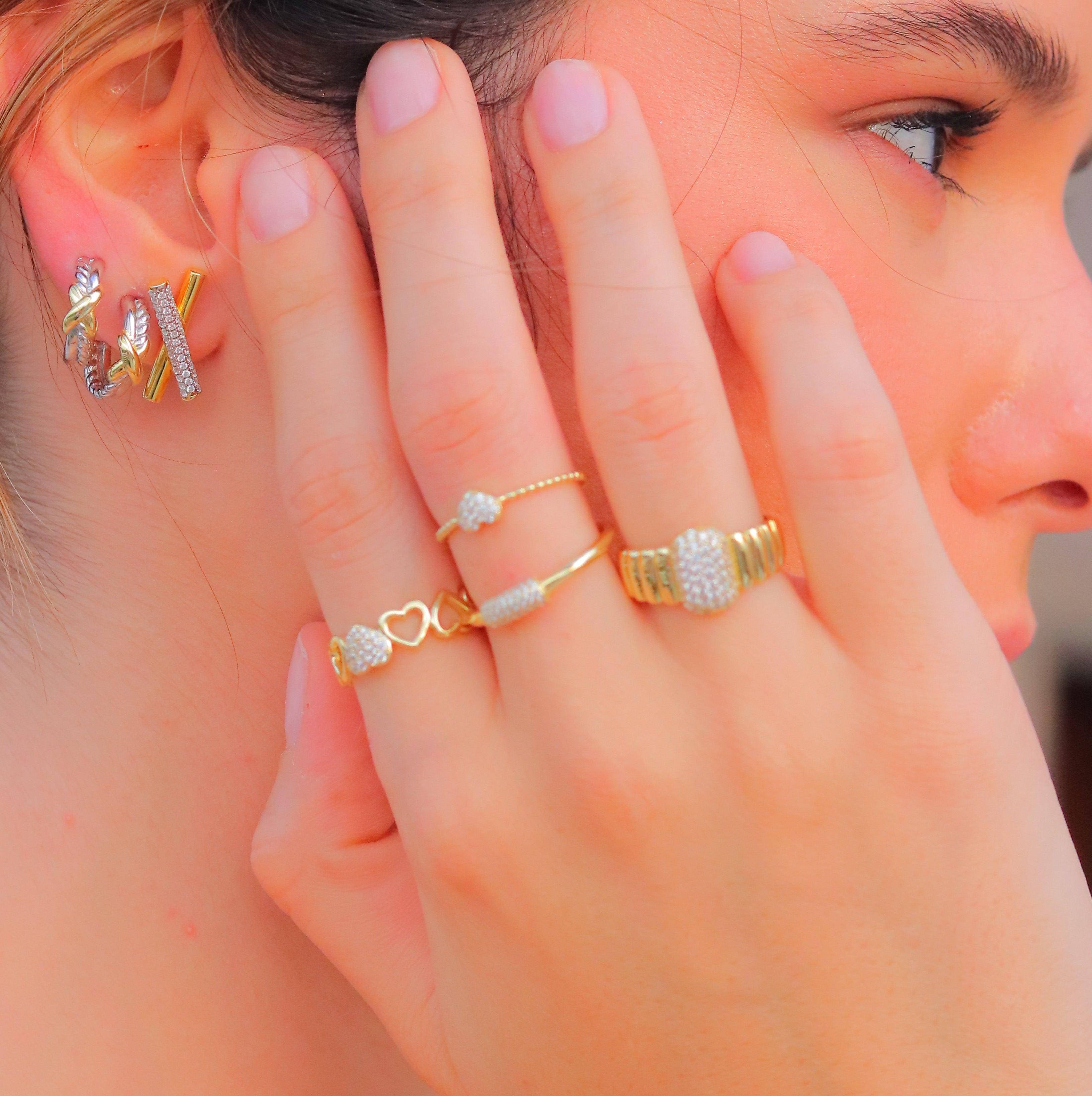 Anillo Hollow & CZ Single Heart