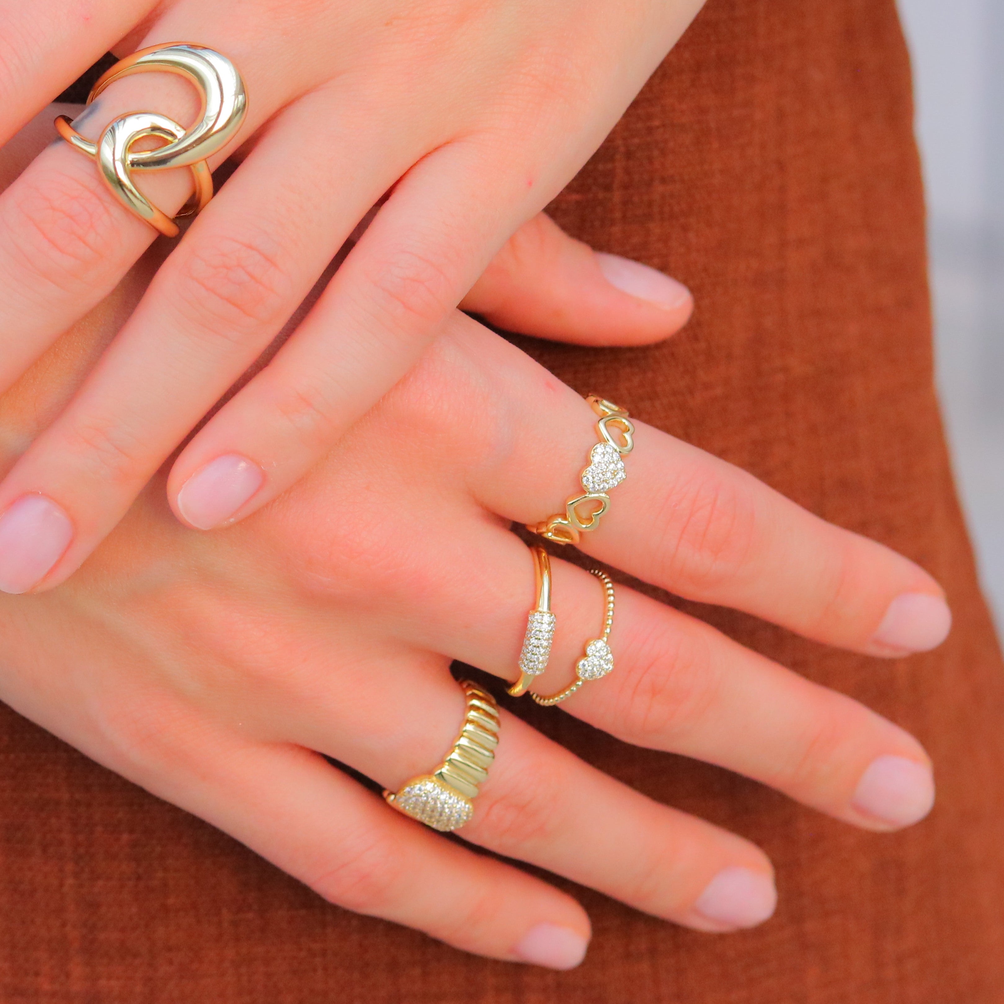 Anillo Hollow & CZ Single Heart